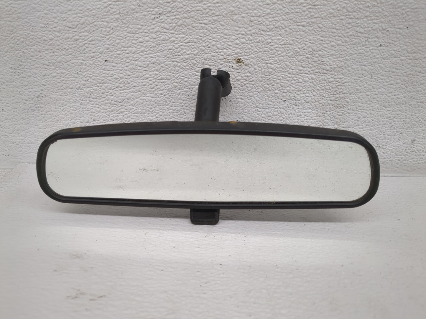 2001-2011 Mazda Tribute Interior Rear View Mirror Replacement OEM P/N:E8011681 Fits OEM Used Auto Parts - Oemusedautoparts1.