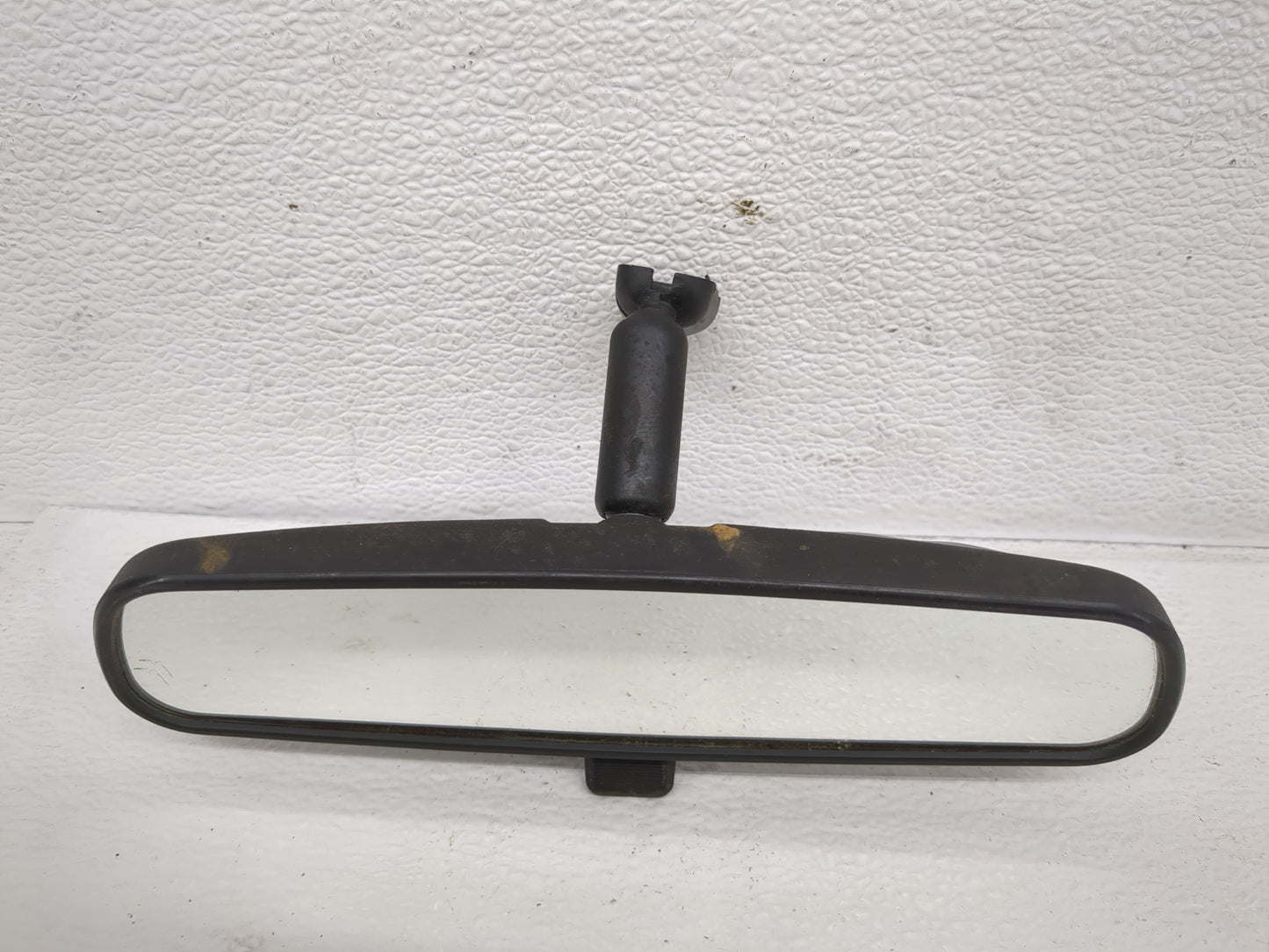 2001-2011 Mazda Tribute Interior Rear View Mirror Replacement OEM P/N:E8011681 Fits OEM Used Auto Parts - Oemusedautoparts1.