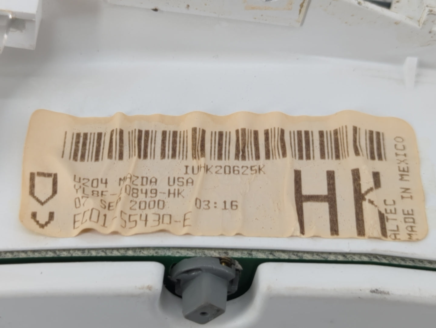 2001-2002 Mazda Tribute Instrument Cluster Speedometer Gauges P/N:YL8F-10849-HK YL8F-10849-HM Fits Fits 2001 2002 OEM Used A