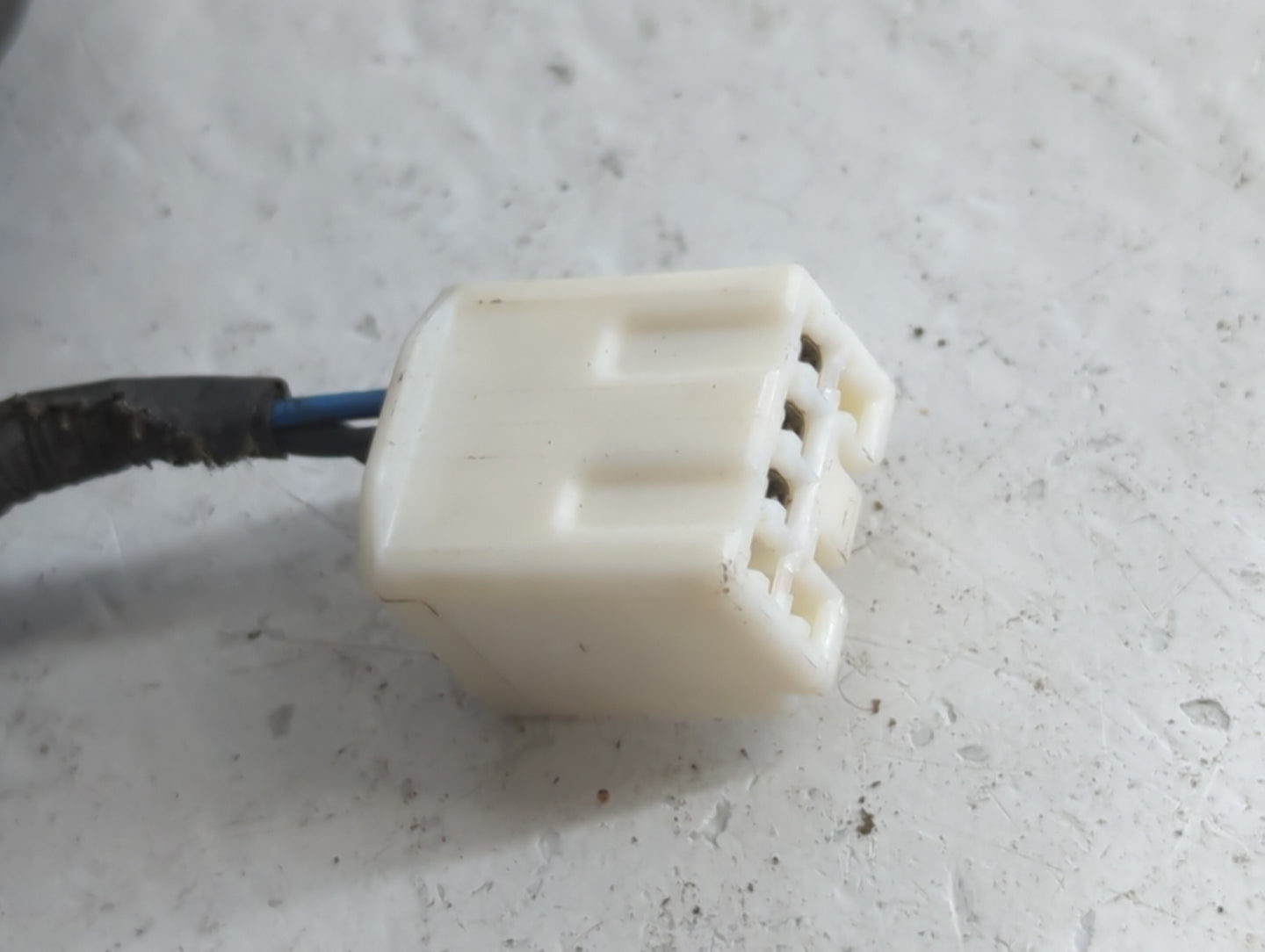 2001-2006 Mazda Tribute Side Mirror Replacement Passenger Right View Door Mirror P/N:YL84 17682 AGY Fits OEM Used Auto Parts