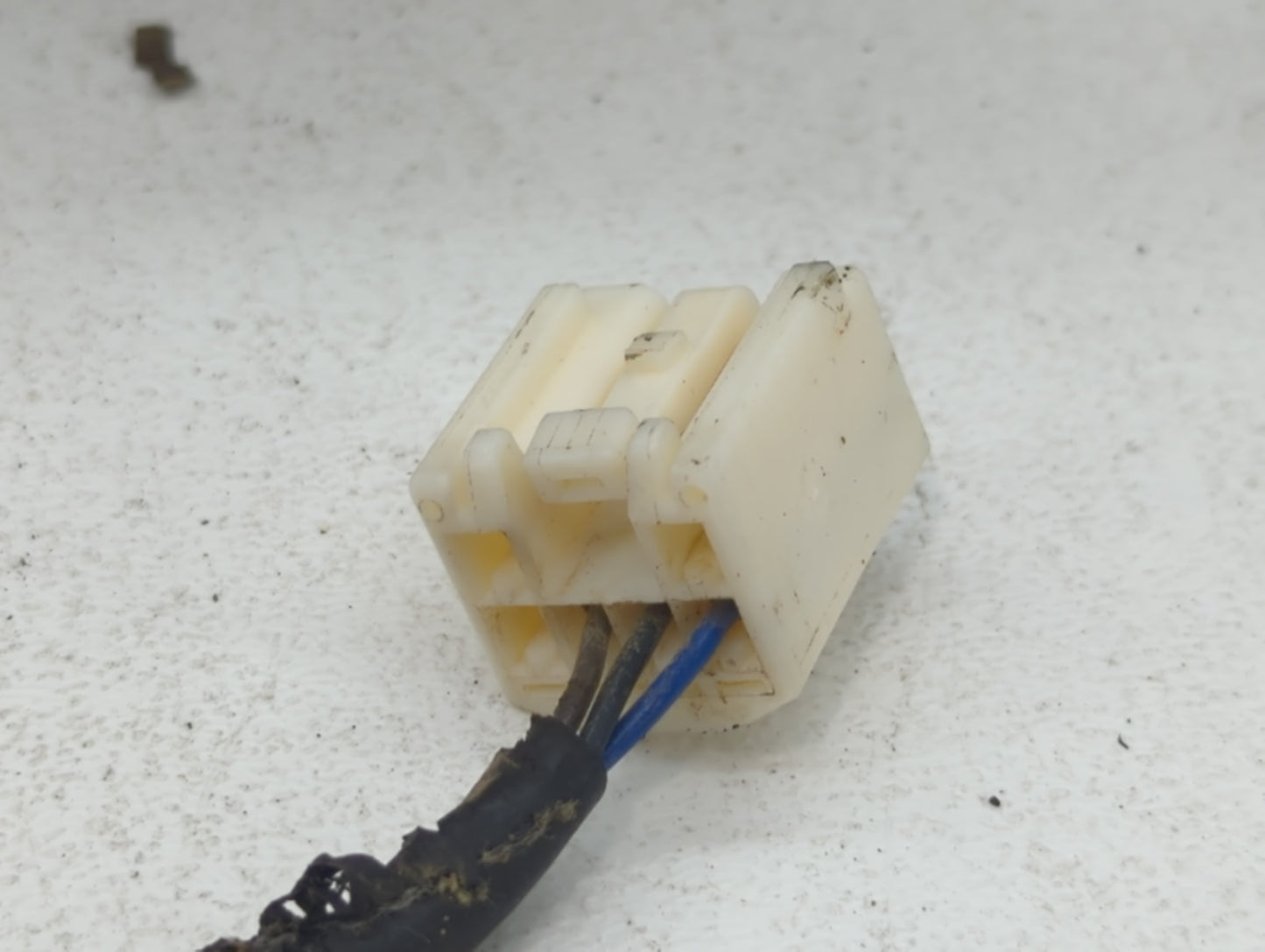 2001-2006 Mazda Tribute Side Mirror Replacement Passenger Right View Door Mirror P/N:E1101532 Fits OEM Used Auto Parts - Oem