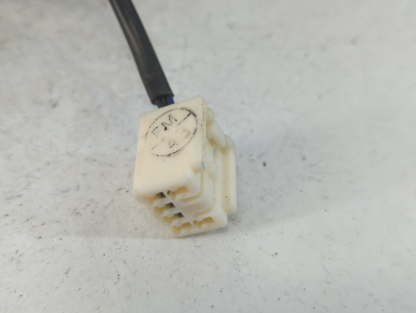 2001-2005 Mazda Tribute Driver Left Side View Manual Door Mirror Black - Oemusedautoparts1.com