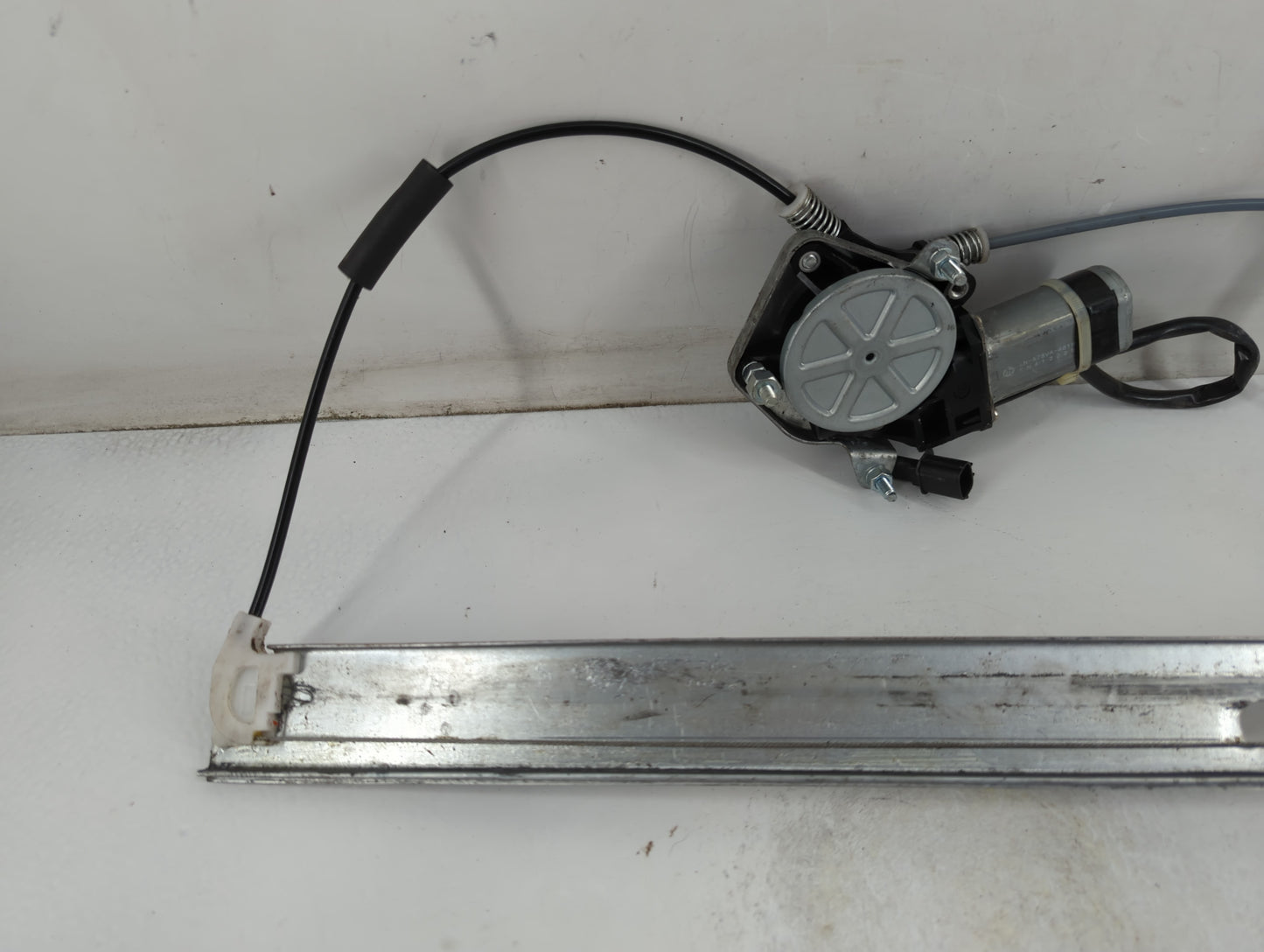 2001-2006 Mazda Tribute Driver Left Front Window Regulator - Oemusedautoparts1.com