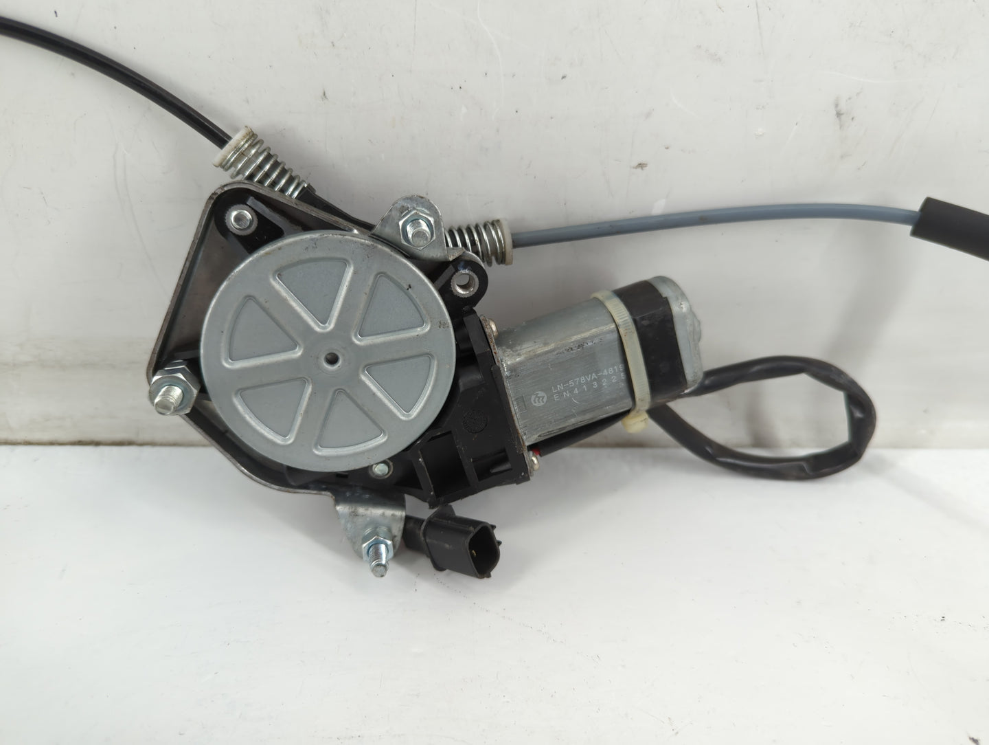 2001-2006 Mazda Tribute Driver Left Front Window Regulator - Oemusedautoparts1.com