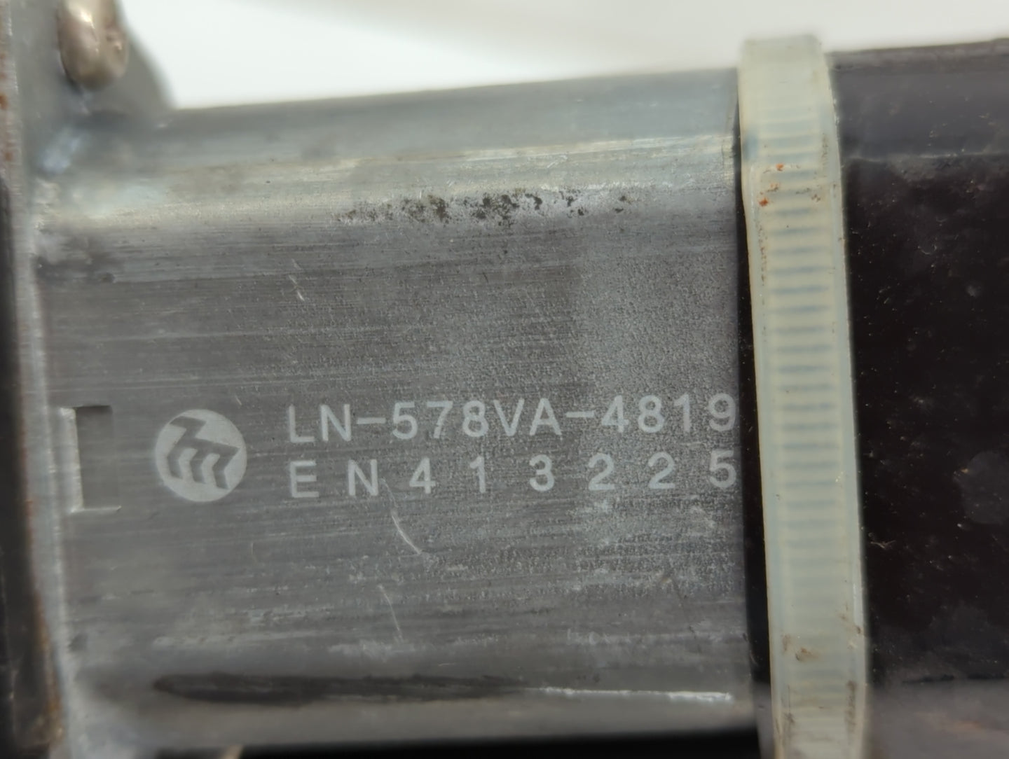 2001-2006 Mazda Tribute Driver Left Front Window Regulator - Oemusedautoparts1.com