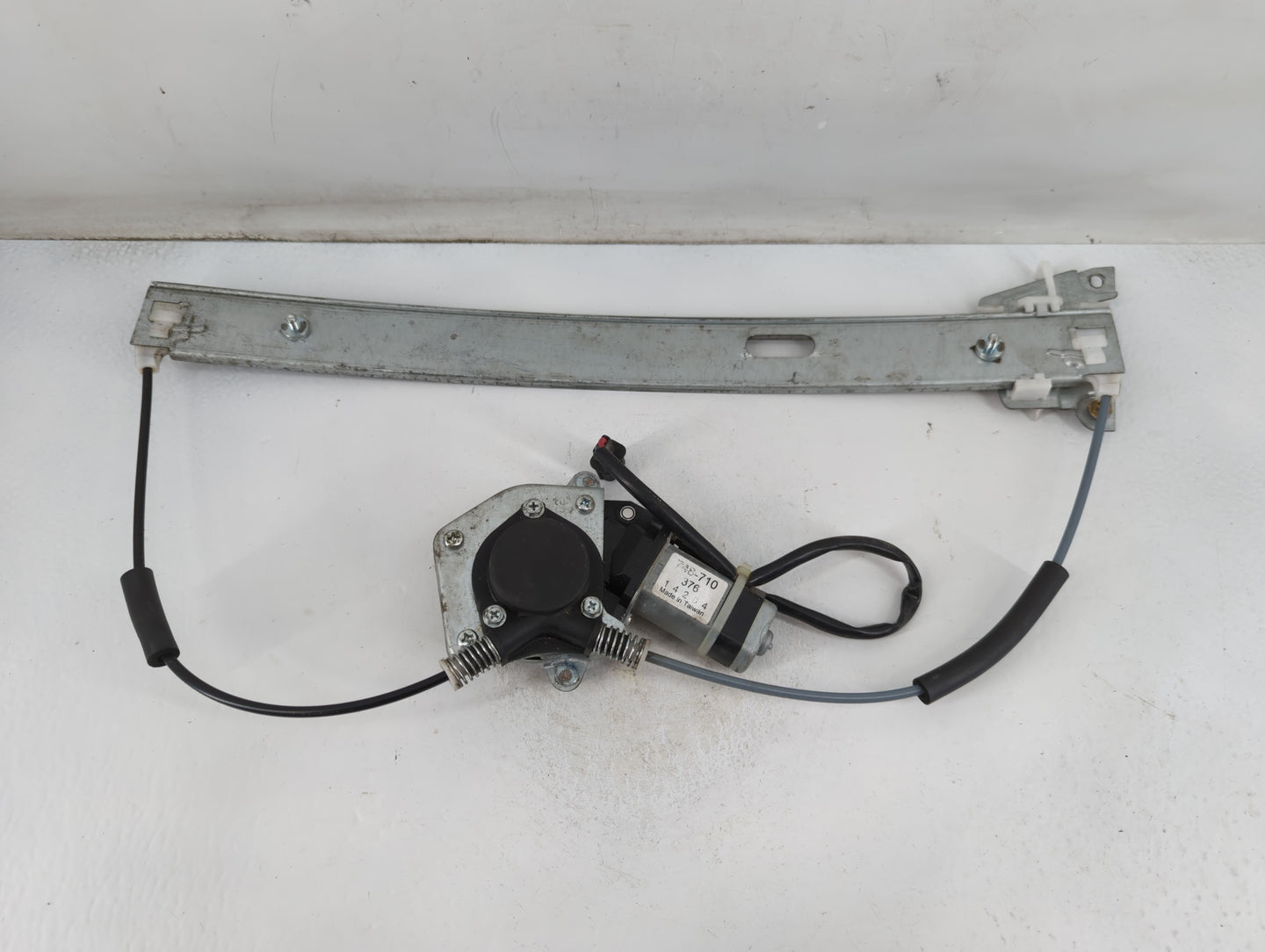 2001-2006 Mazda Tribute Driver Left Front Window Regulator - Oemusedautoparts1.com