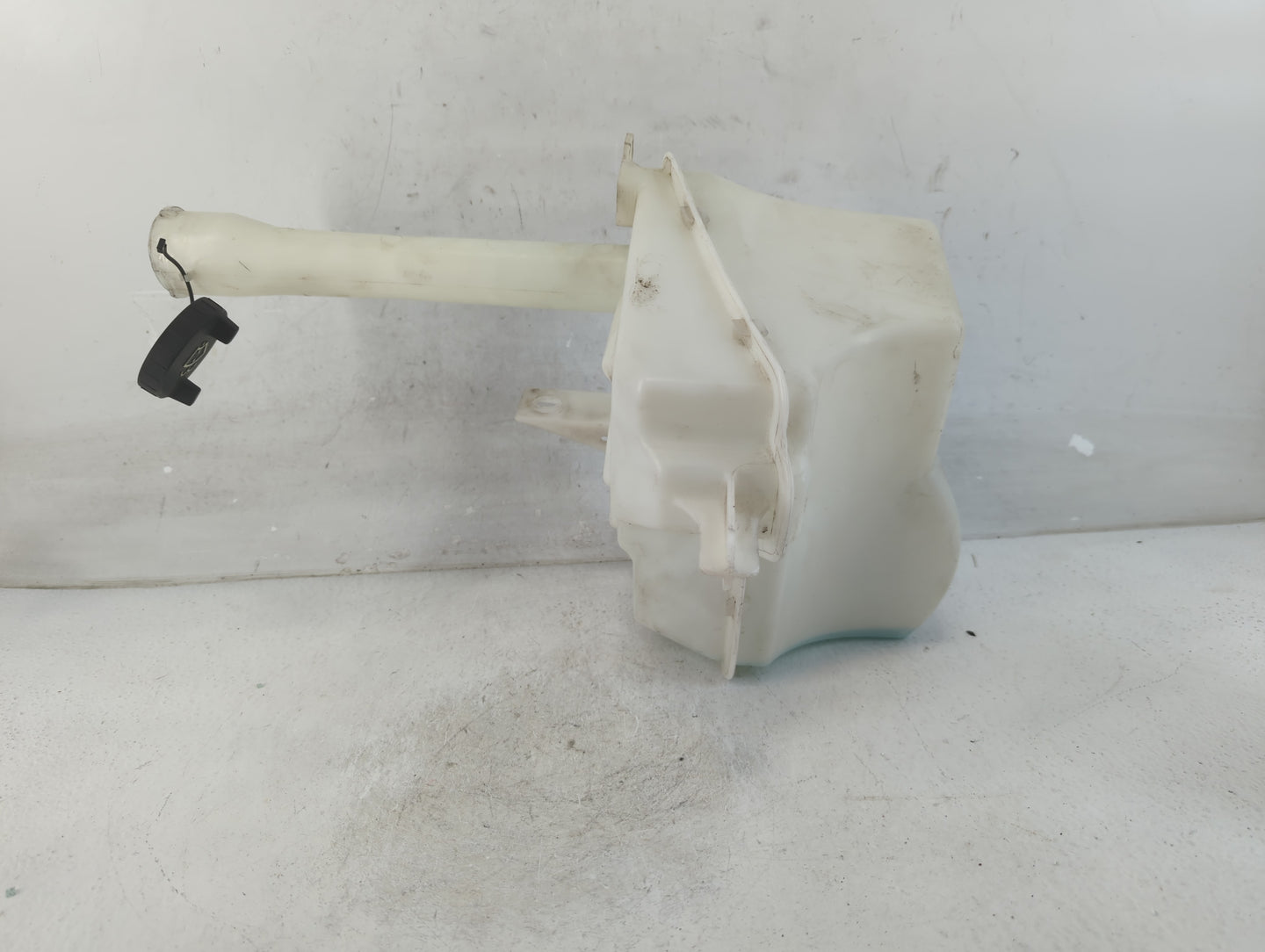 2001-2006 Mazda Tribute Windshield Washer Fluid Reservoir Bottle Oem - Oemusedautoparts1.com