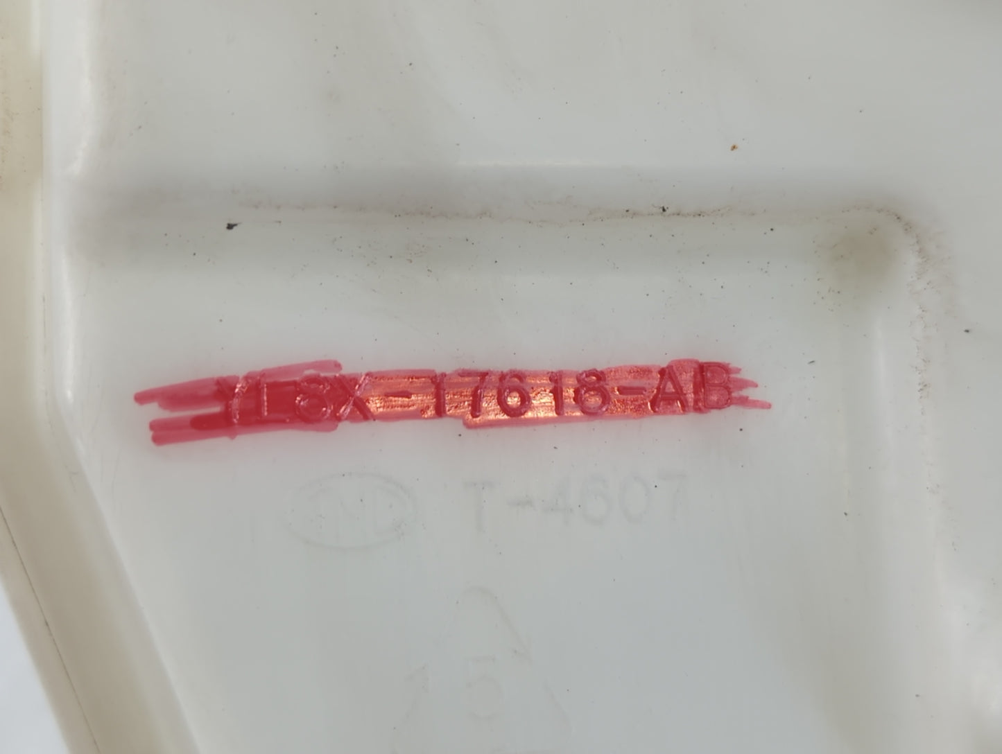 2001-2006 Mazda Tribute Windshield Washer Fluid Reservoir Bottle Oem - Oemusedautoparts1.com