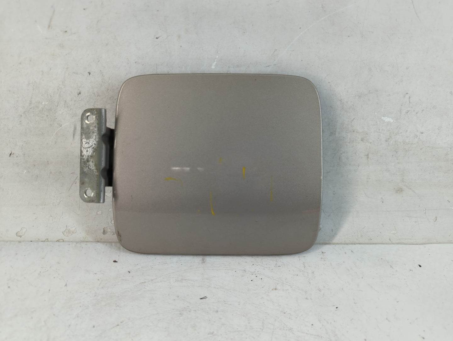 2001 Mazda Tribute Fuel Tank Door Lid Gas Tank - Oemusedautoparts1.com