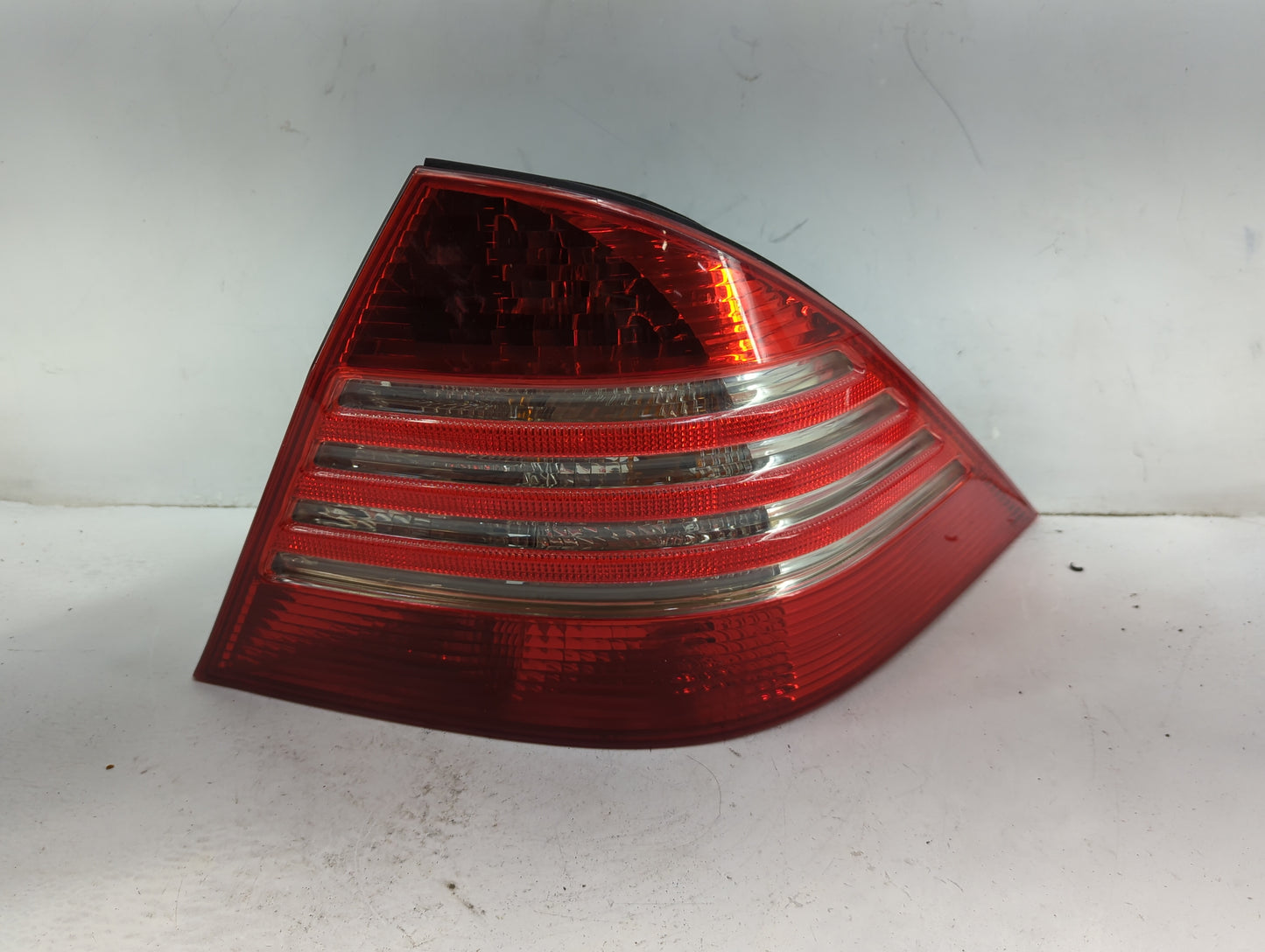 2000-2002 Mercedes-Benz S430 Tail Light Assembly Passenger Right OEM P/N:A220 820 08 64 255500 Fits Fits 2000 2001 2002 OEM 