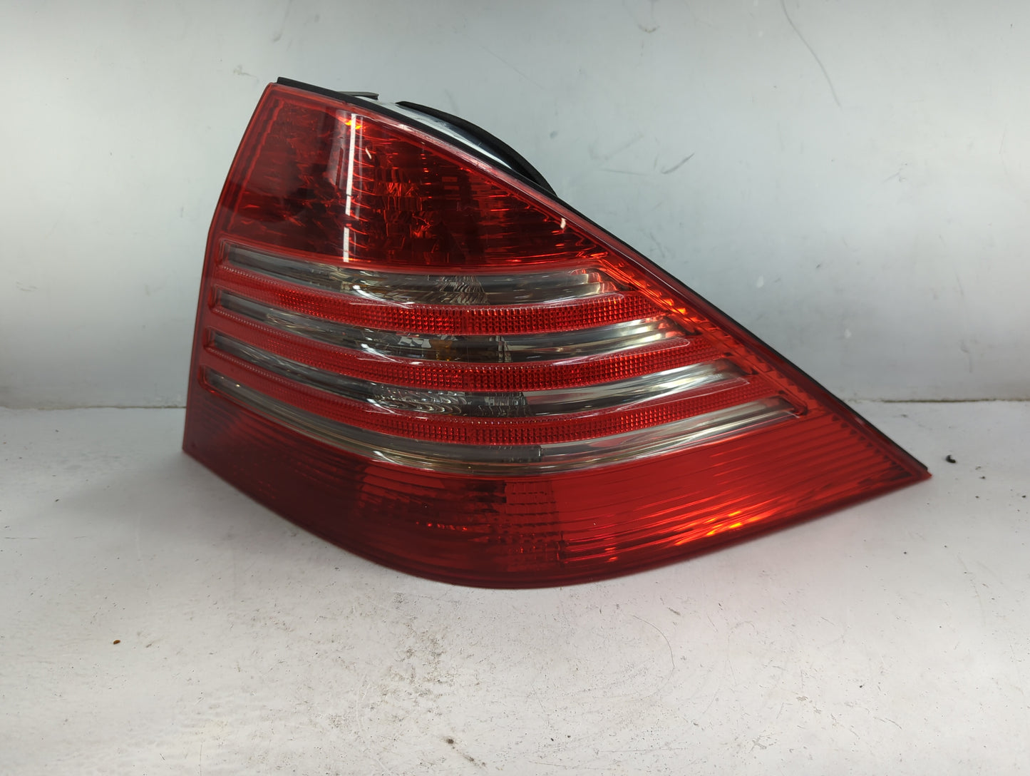 2000-2002 Mercedes-Benz S430 Tail Light Assembly Passenger Right OEM P/N:A220 820 08 64 255500 Fits Fits 2000 2001 2002 OEM 