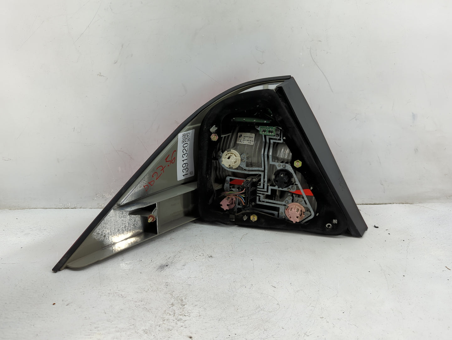 2000-2002 Mercedes-Benz S430 Tail Light Assembly Passenger Right OEM P/N:A220 820 08 64 255500 Fits Fits 2000 2001 2002 OEM 