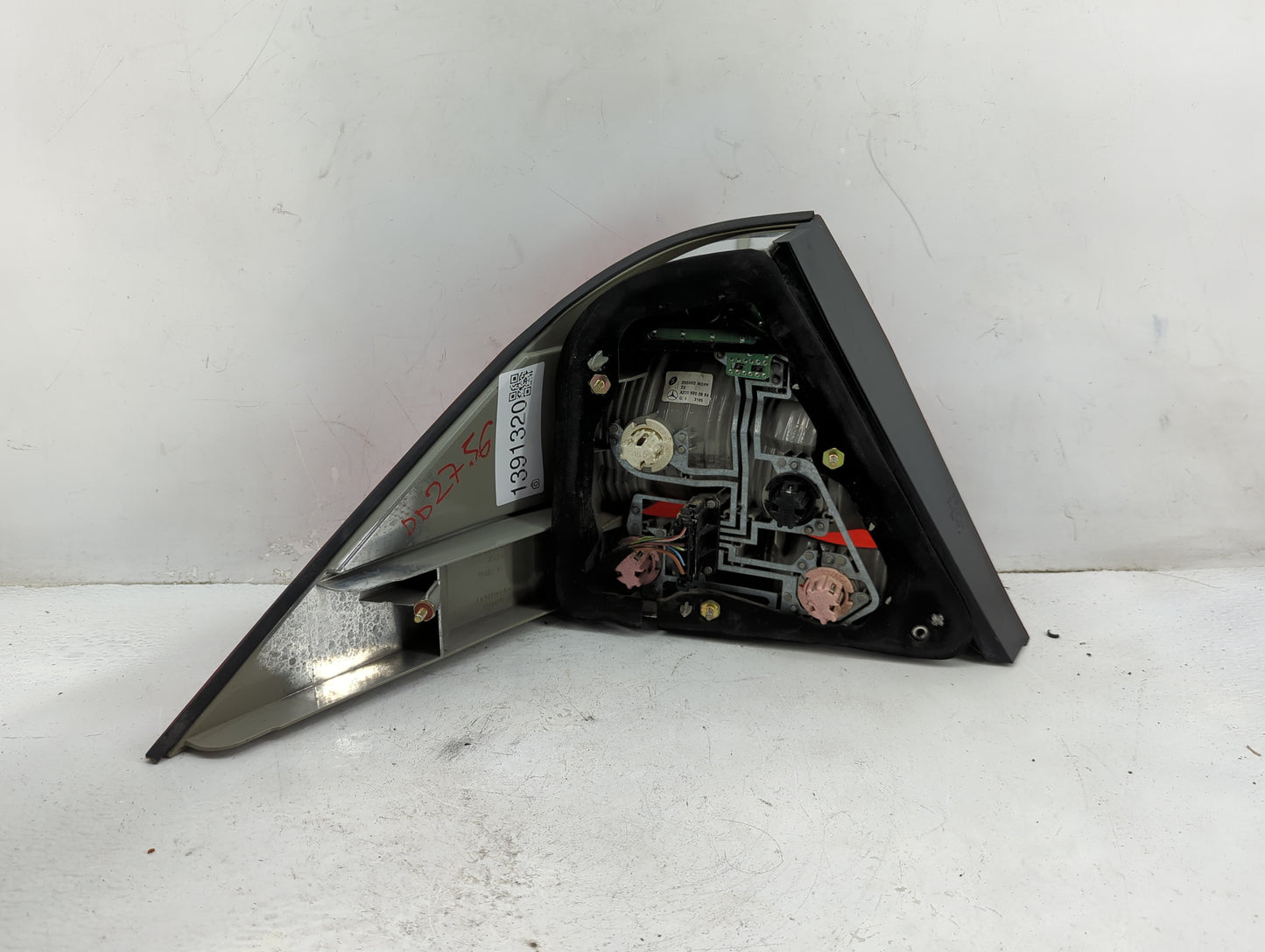 2000-2002 Mercedes-Benz S430 Tail Light Assembly Passenger Right OEM P/N:A220 820 08 64 255500 Fits Fits 2000 2001 2002 OEM 