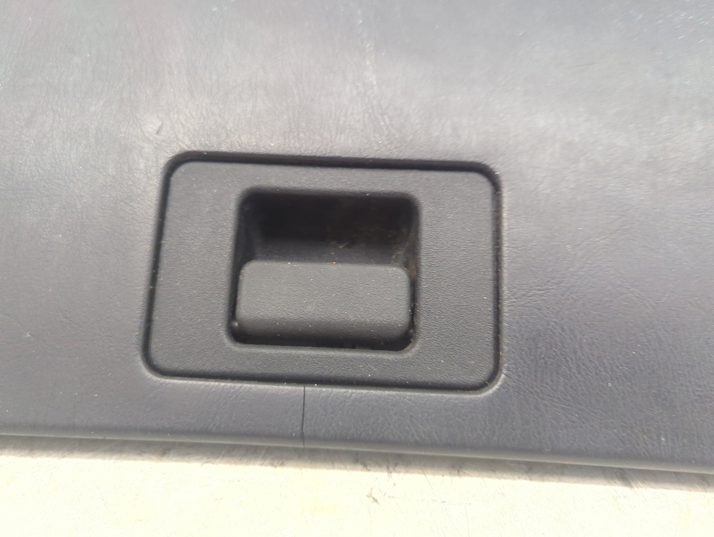 2001 Mercury Cougar Passenger Glove Box Door Storage Compartment Black - Oemusedautoparts1.com