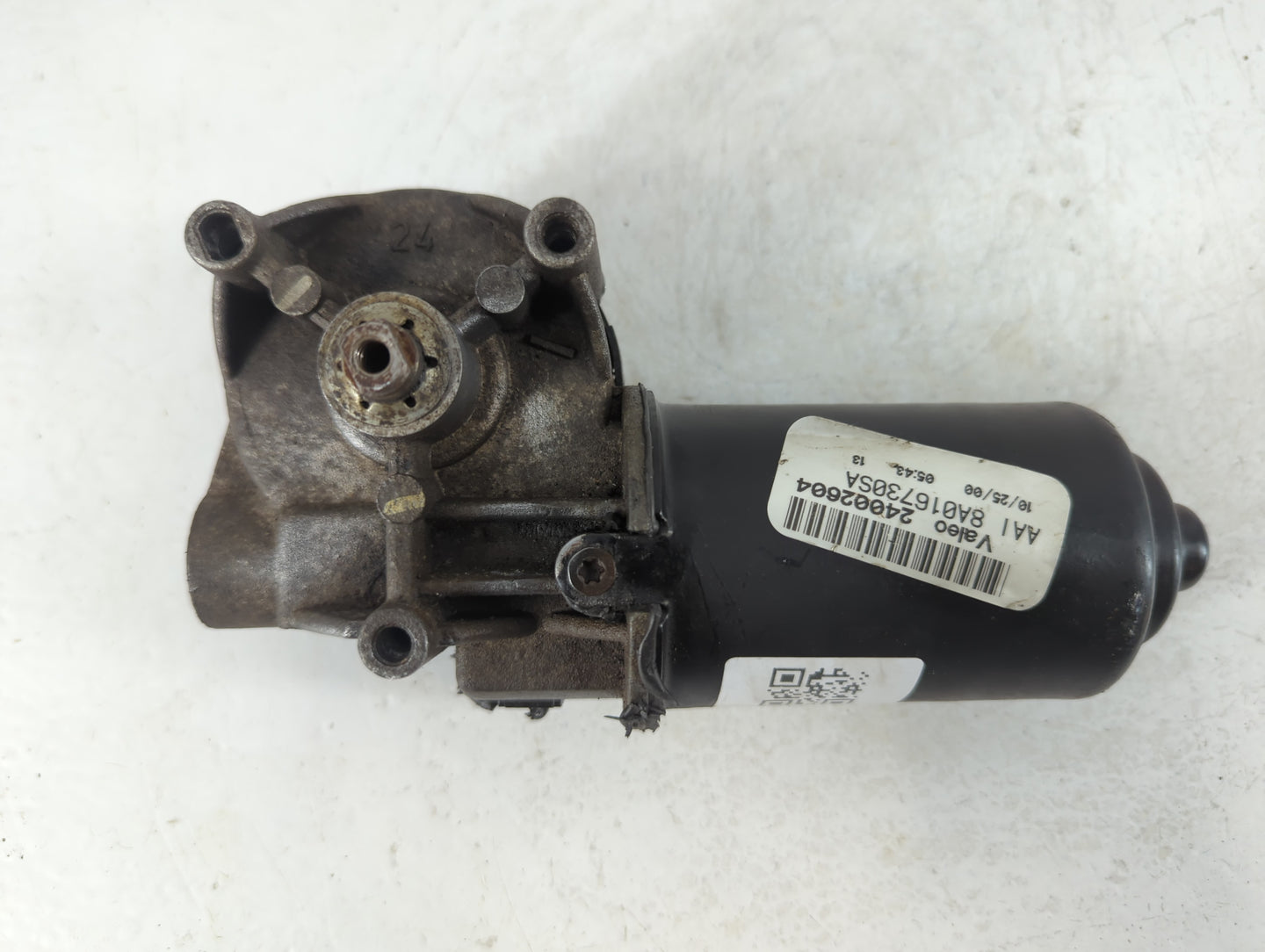1999-2002 Mercury Cougar Front Windshield Wiper Motor P/N:8A016730SA Fits Fits 1999 2000 2001 2002 OEM Used Auto Parts - Oem