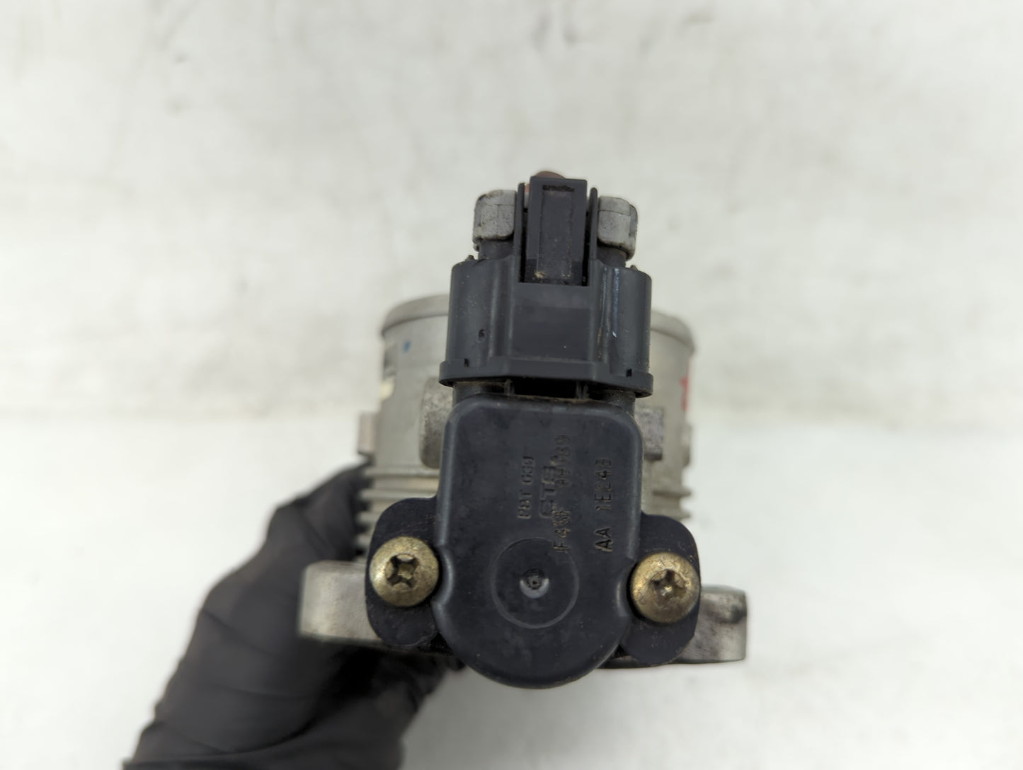 1998-2004 Mercury Grand Marquis Throttle Body P/N:F8ZU-AE Fits Fits 1998 1999 2000 2001 2002 2003 2004 OEM Used Auto Parts -