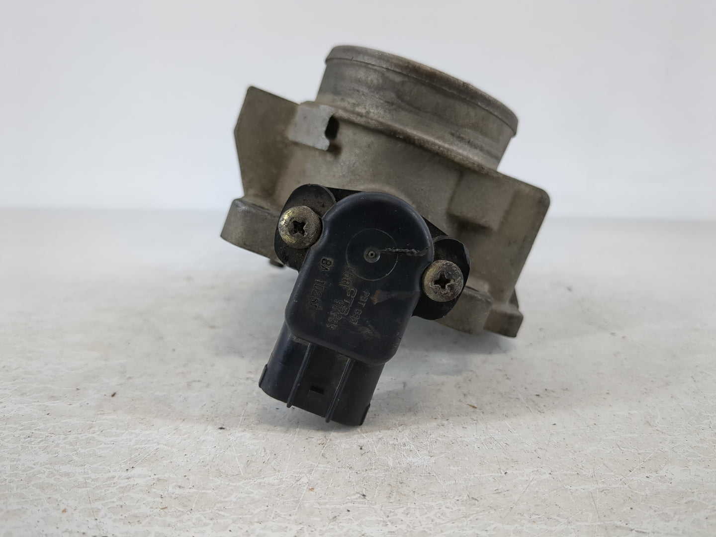 2000-2005 Mercury Sable Throttle Body P/N:FRRF 9B389 BA Fits Fits 2000 2001 2002 2003 2004 2005 2006 2007 OEM Used Auto Part