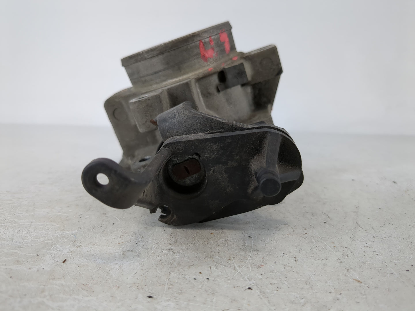 2000-2005 Mercury Sable Throttle Body P/N:FRRF 9B389 BA Fits Fits 2000 2001 2002 2003 2004 2005 2006 2007 OEM Used Auto Part