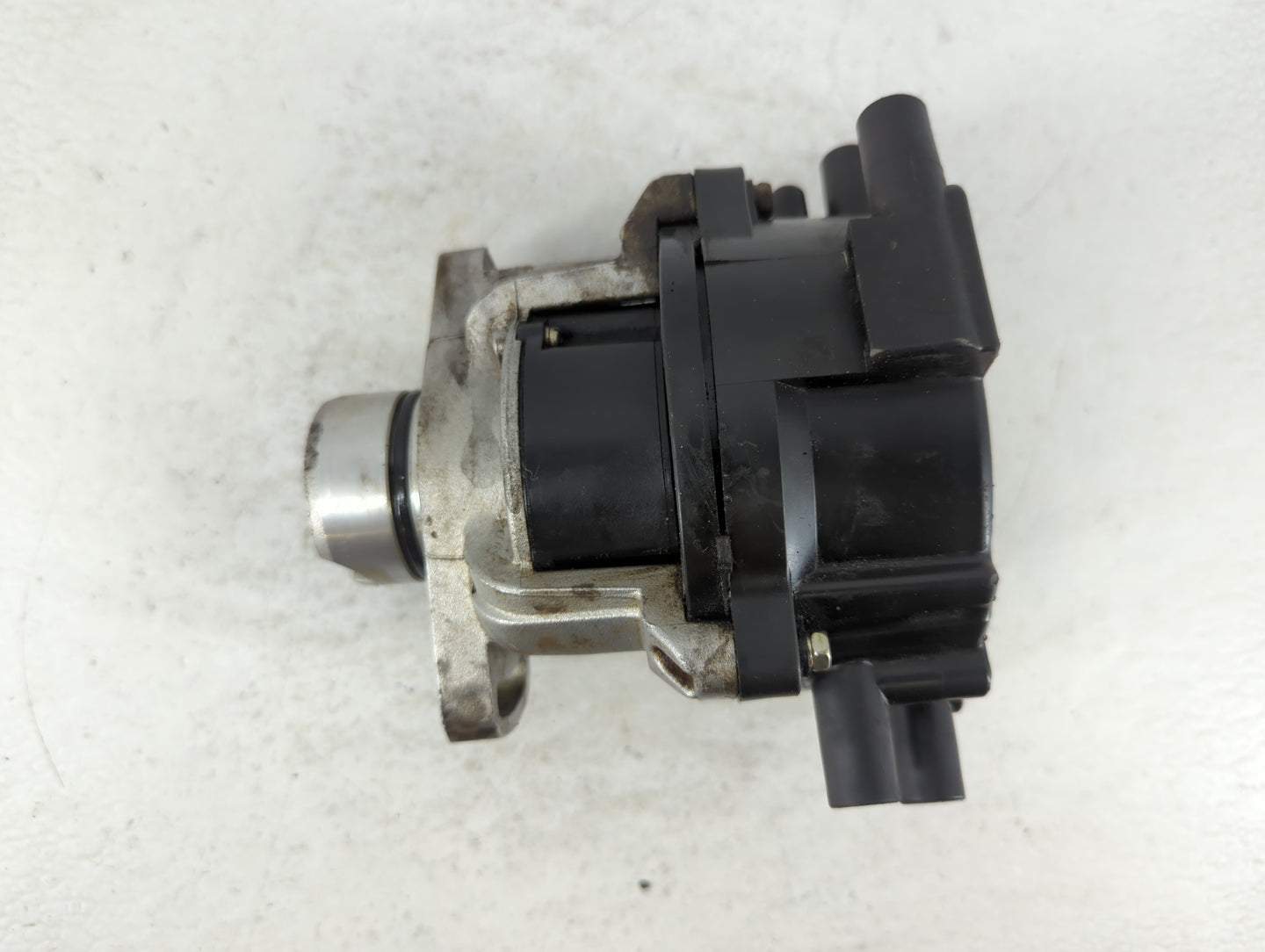 2000-2001 Mitsubishi Eclipse Engine Ignition Distributor OEM P/N:T0T57871A Fits Fits 1999 2000 2001 OEM Used Auto Parts - Oe