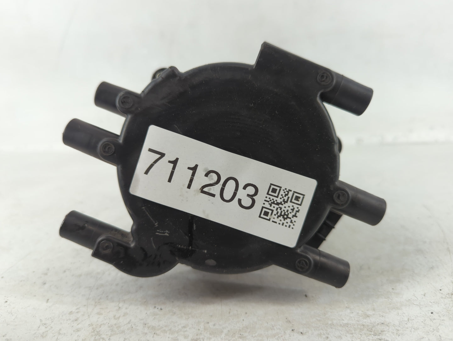 2000-2001 Mitsubishi Eclipse Engine Ignition Distributor OEM P/N:T0T57871A Fits Fits 1999 2000 2001 OEM Used Auto Parts - Oe