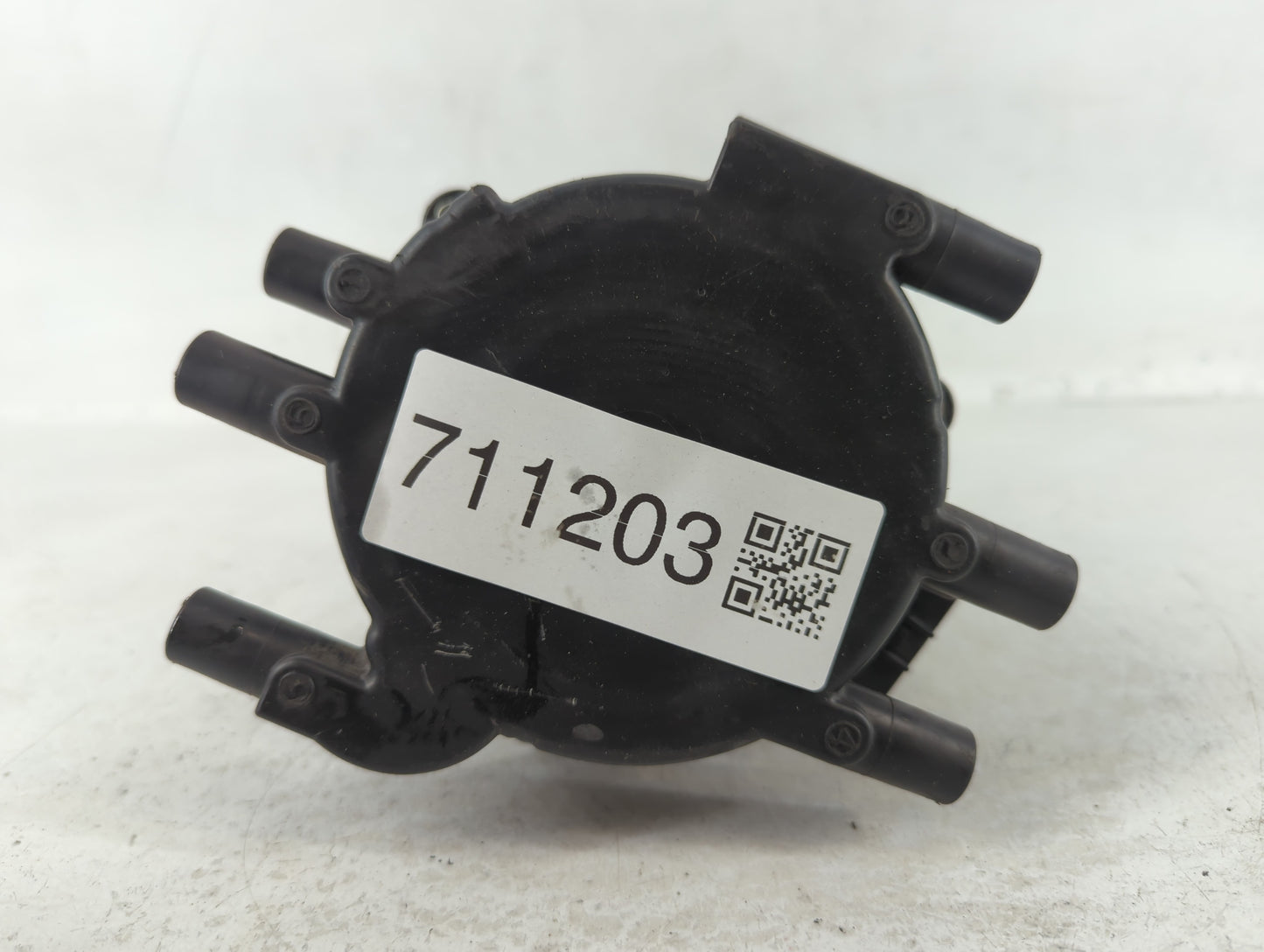 2000-2001 Mitsubishi Eclipse Engine Ignition Distributor OEM P/N:T0T57871A Fits Fits 1999 2000 2001 OEM Used Auto Parts - Oe