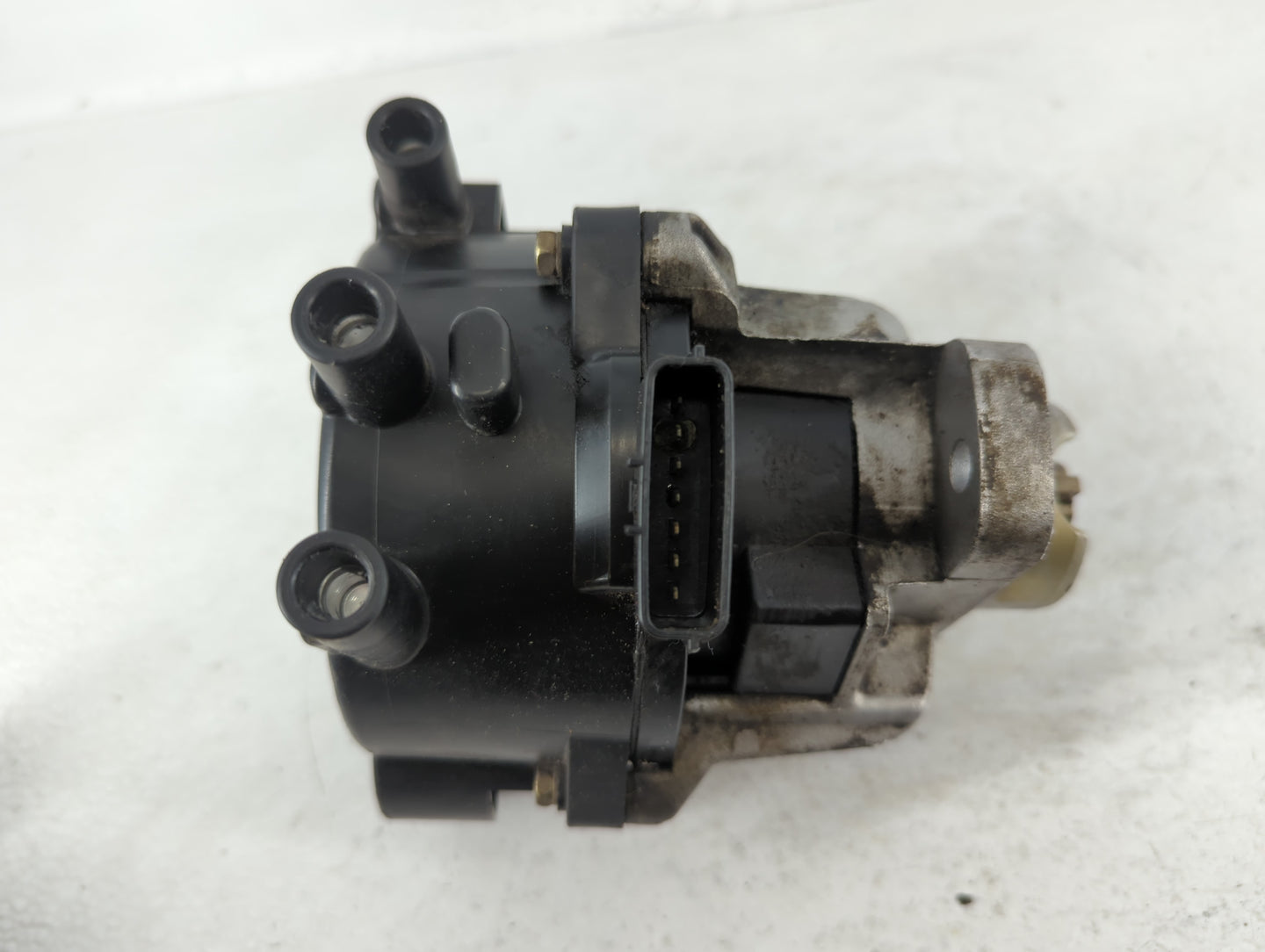 2000-2001 Mitsubishi Eclipse Engine Ignition Distributor OEM P/N:T0T57871A Fits Fits 1999 2000 2001 OEM Used Auto Parts - Oe