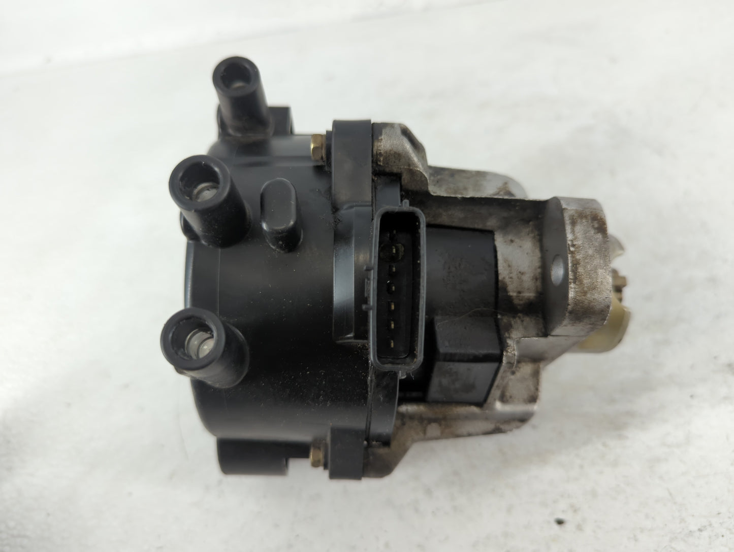 2000-2001 Mitsubishi Eclipse Engine Ignition Distributor OEM P/N:T0T57871A Fits Fits 1999 2000 2001 OEM Used Auto Parts - Oe
