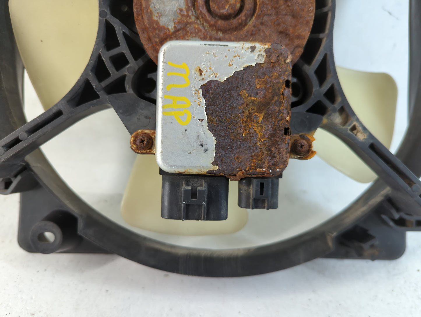 2000-2005 Mitsubishi Eclipse Left Radiator Fan Motor Assembly - Oemusedautoparts1.com