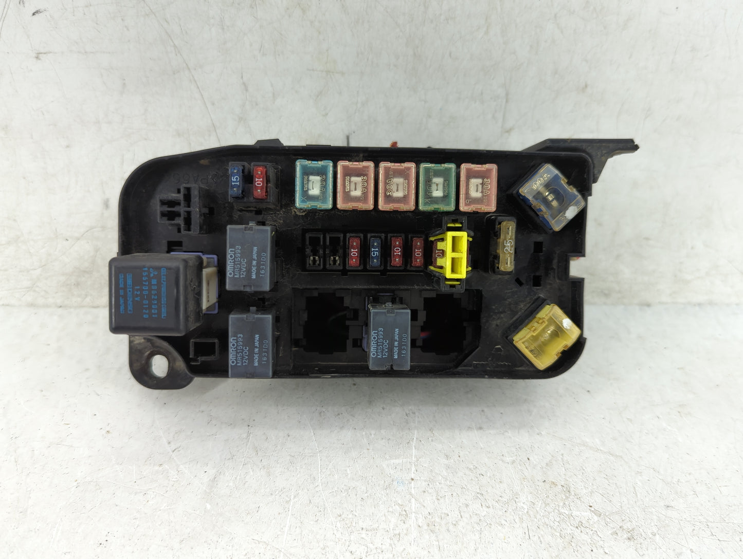 1999-2002 Mitsubishi Mirage Fusebox Fuse Box Relay Module Tipm - Oemusedautoparts1.com