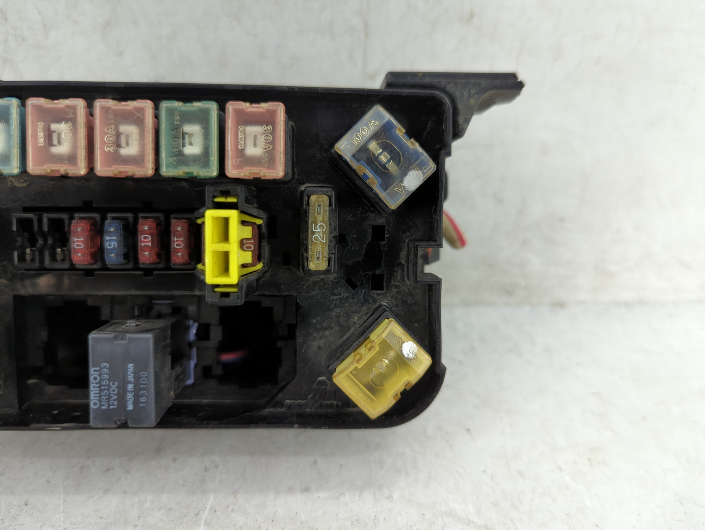 1999-2002 Mitsubishi Mirage Fusebox Fuse Box Relay Module Tipm - Oemusedautoparts1.com