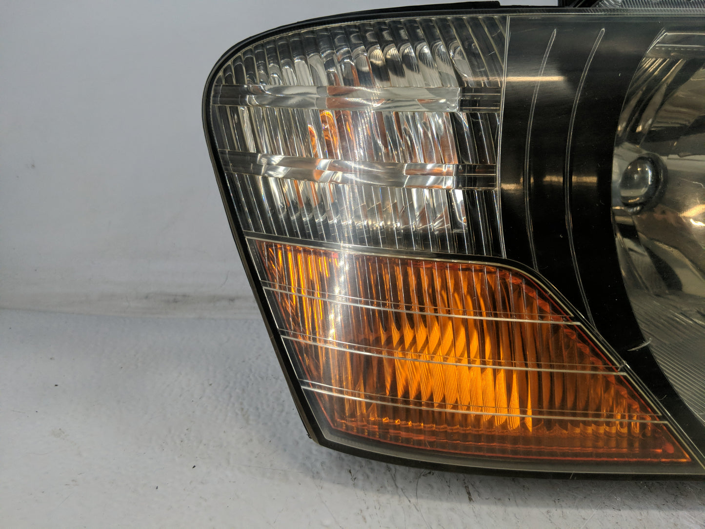 2001 Mitsubishi Montero Passenger Right Oem Head Light Headlight Lamp - Oemusedautoparts1.com