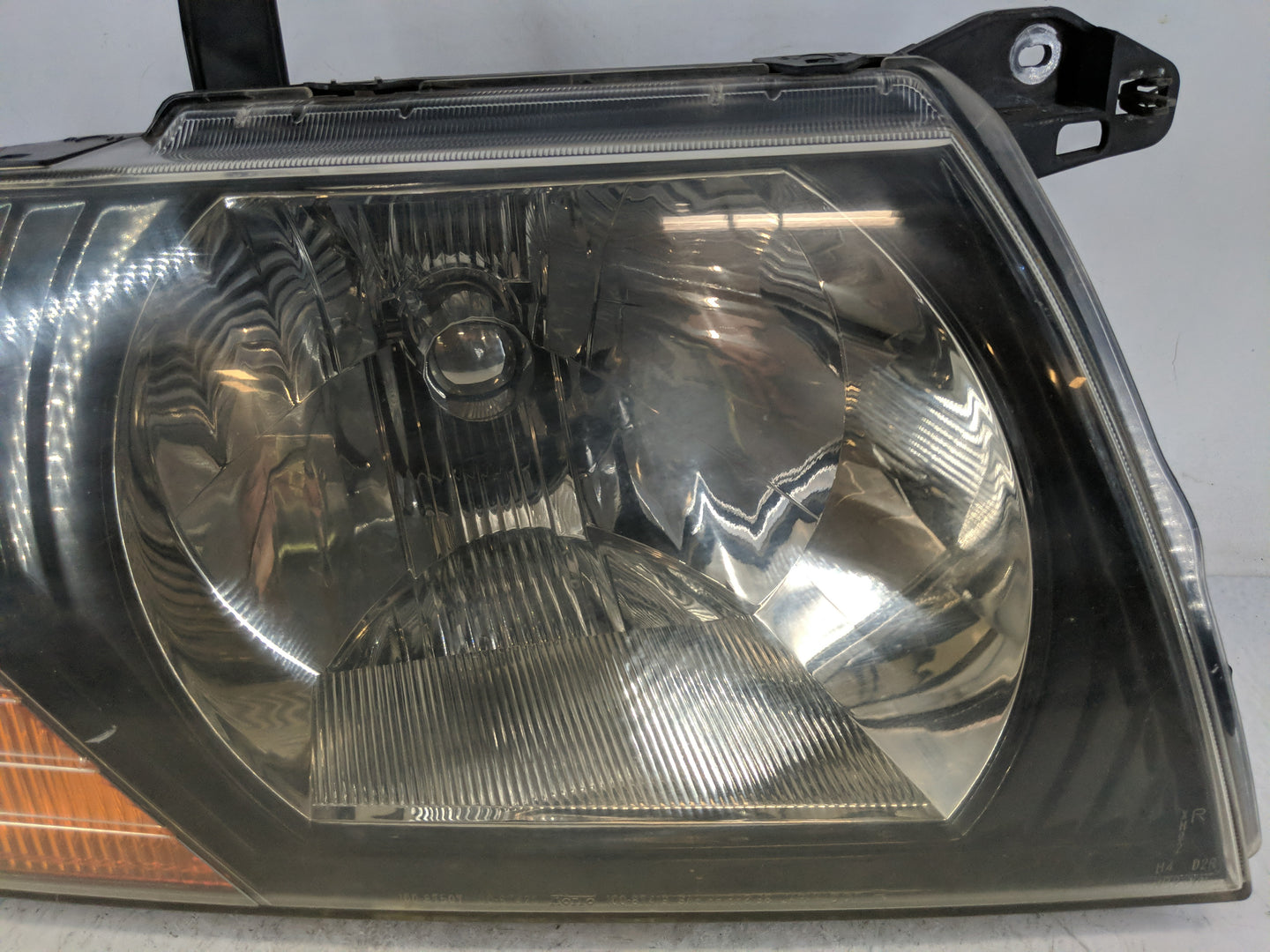 2001 Mitsubishi Montero Passenger Right Oem Head Light Headlight Lamp - Oemusedautoparts1.com