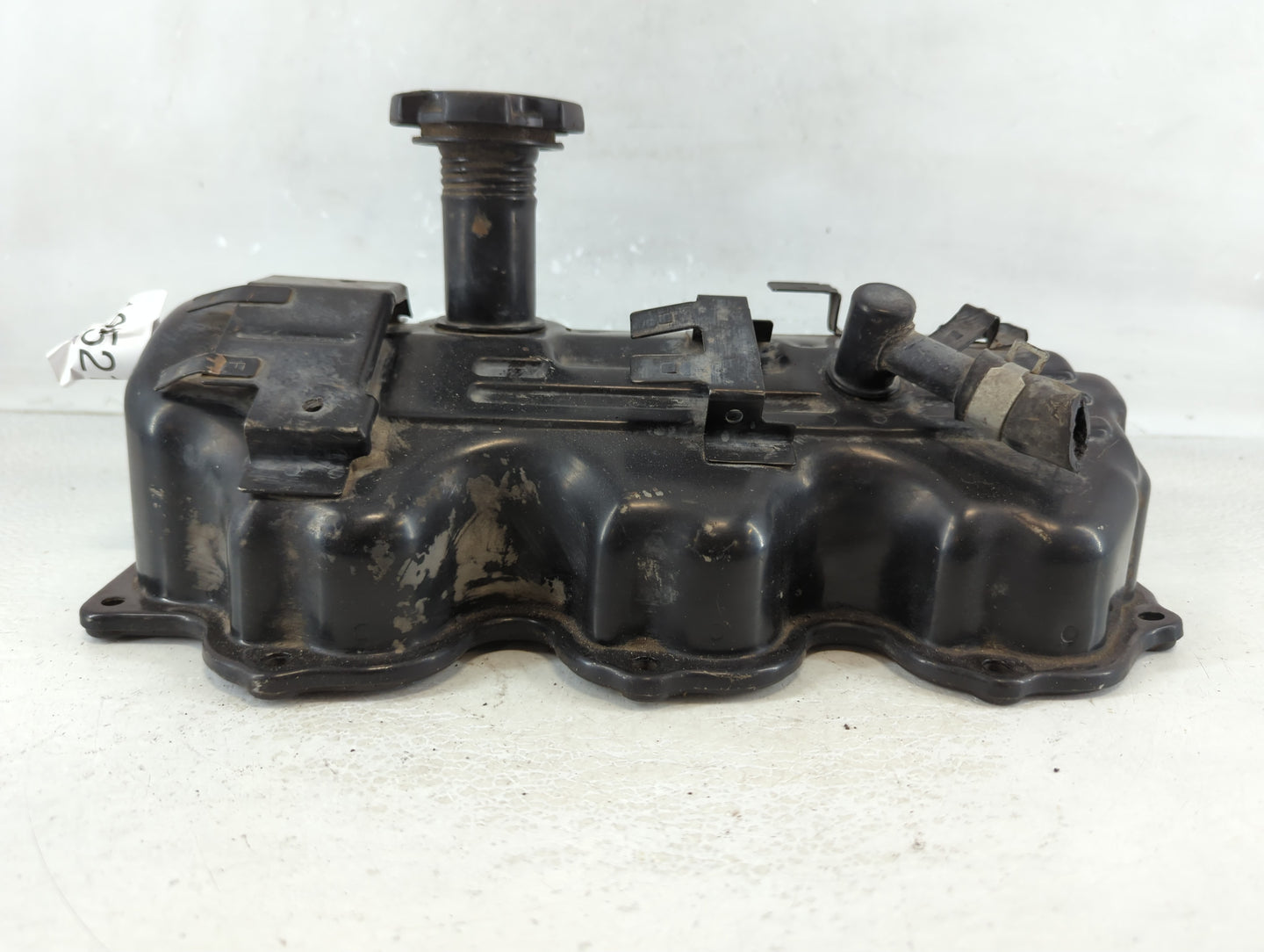 2001 Nissan Frontier Driver Left Cylinder Head Valve Cover Fits OEM Used Auto Parts - Oemusedautoparts1.com