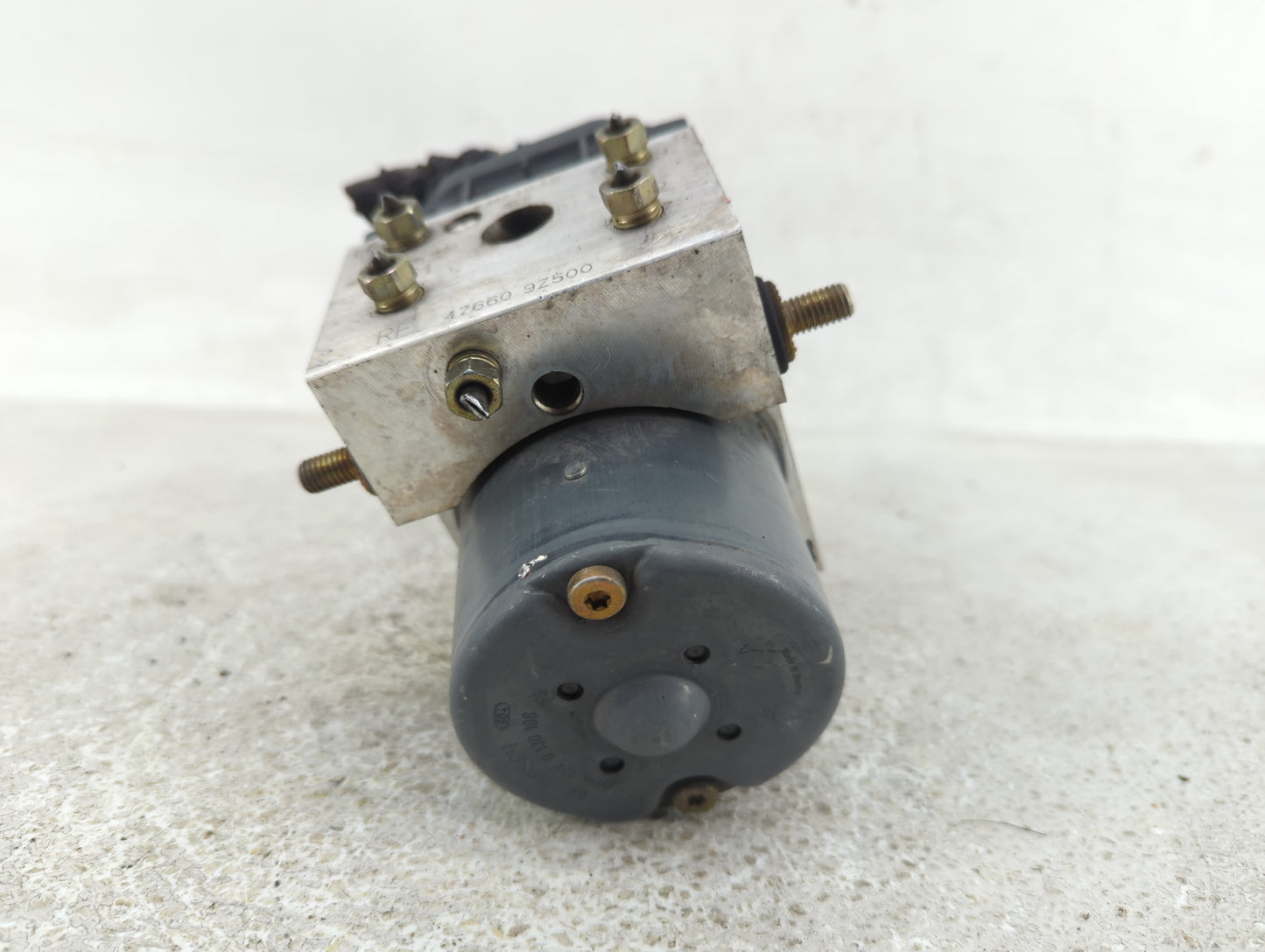 2001-2002 Nissan Frontier ABS Pump Control Module Replacement P/N:0 265 215 510 47660 9Z500 Fits Fits 2001 2002 OEM Used Aut