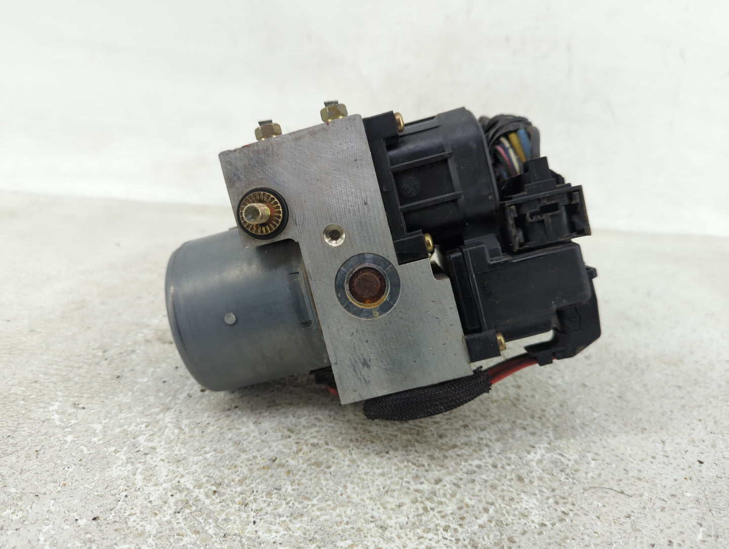 2001-2002 Nissan Frontier ABS Pump Control Module Replacement P/N:0 265 215 510 47660 9Z500 Fits Fits 2001 2002 OEM Used Aut