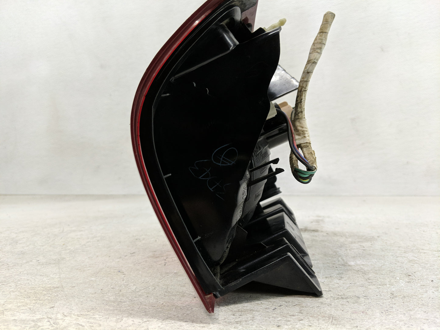 1999-2004 Nissan Pathfinder Tail Light Assembly Passenger Right OEM Fits Fits 1999 2000 2001 2002 2003 2004 OEM Used Auto Pa