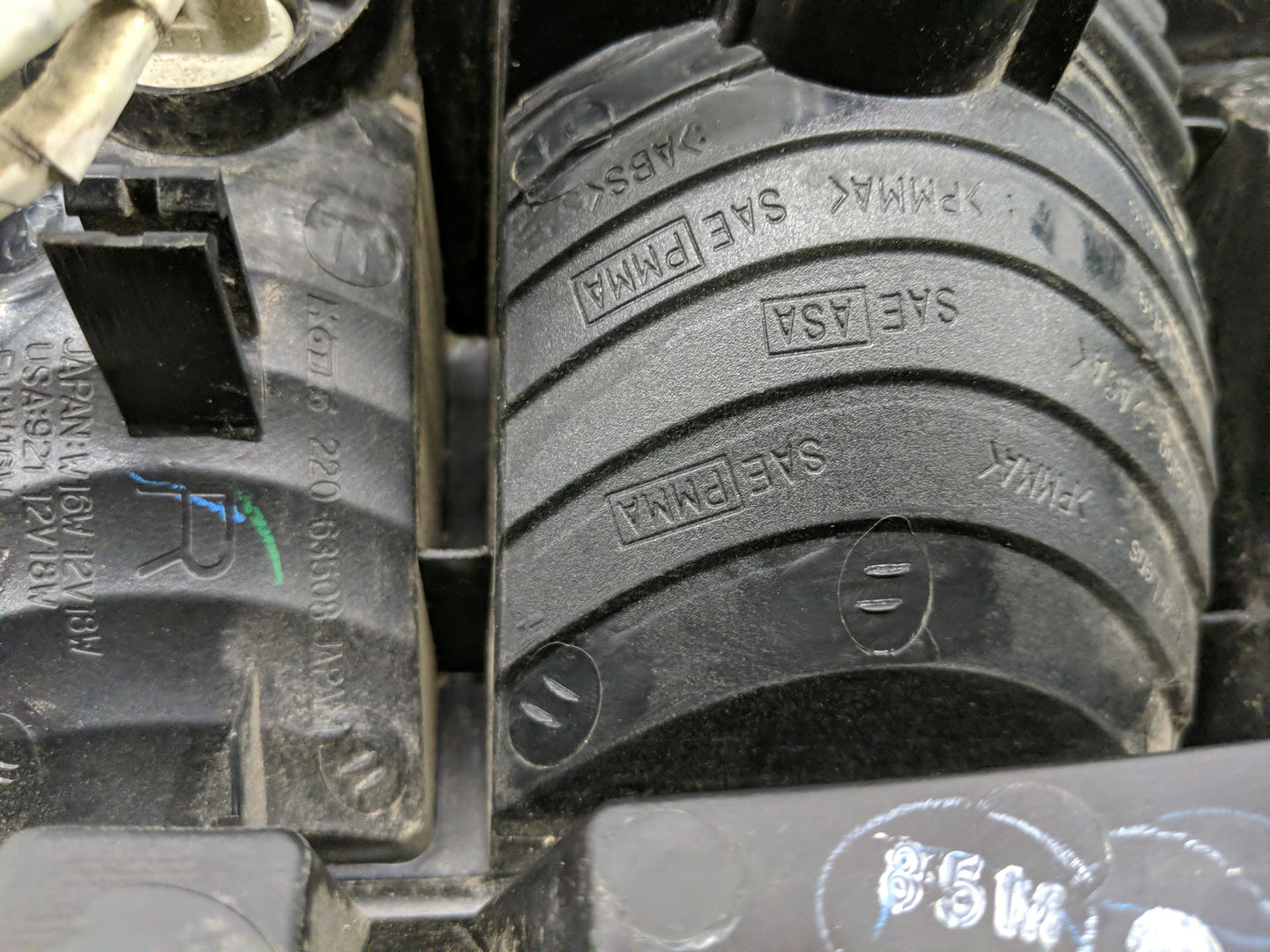 1999-2004 Nissan Pathfinder Tail Light Assembly Passenger Right OEM Fits Fits 1999 2000 2001 2002 2003 2004 OEM Used Auto Pa