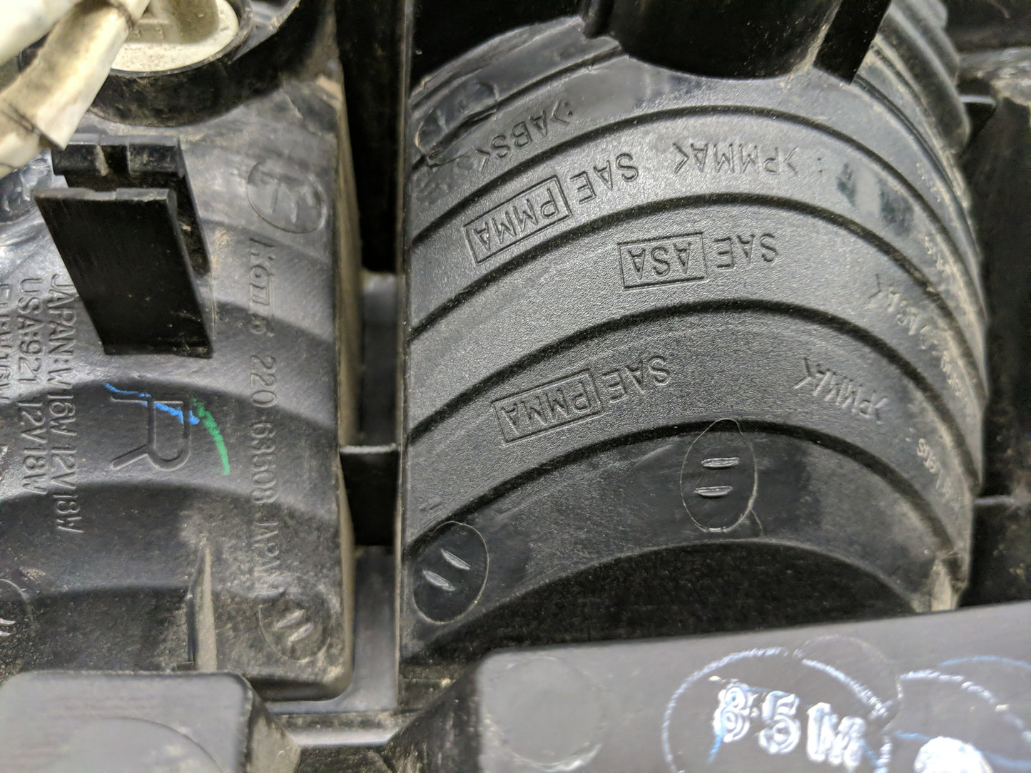 1999-2004 Nissan Pathfinder Tail Light Assembly Passenger Right OEM Fits Fits 1999 2000 2001 2002 2003 2004 OEM Used Auto Pa