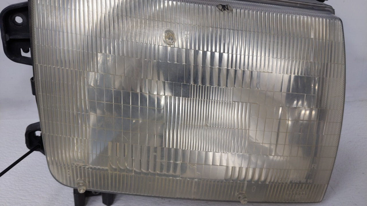 2000-2001 Nissan Xterra Passenger Right Oem Head Light Headlight Lamp - Oemusedautoparts1.com