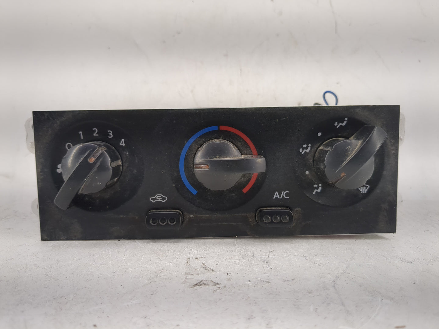 2001 Nissan Xterra Climate Control Module Temperature AC/Heater Replacement Fits Fits 2002 OEM Used Auto Parts - Oemusedauto