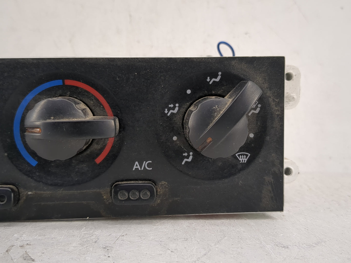 2001 Nissan Xterra Climate Control Module Temperature AC/Heater Replacement Fits Fits 2002 OEM Used Auto Parts - Oemusedauto