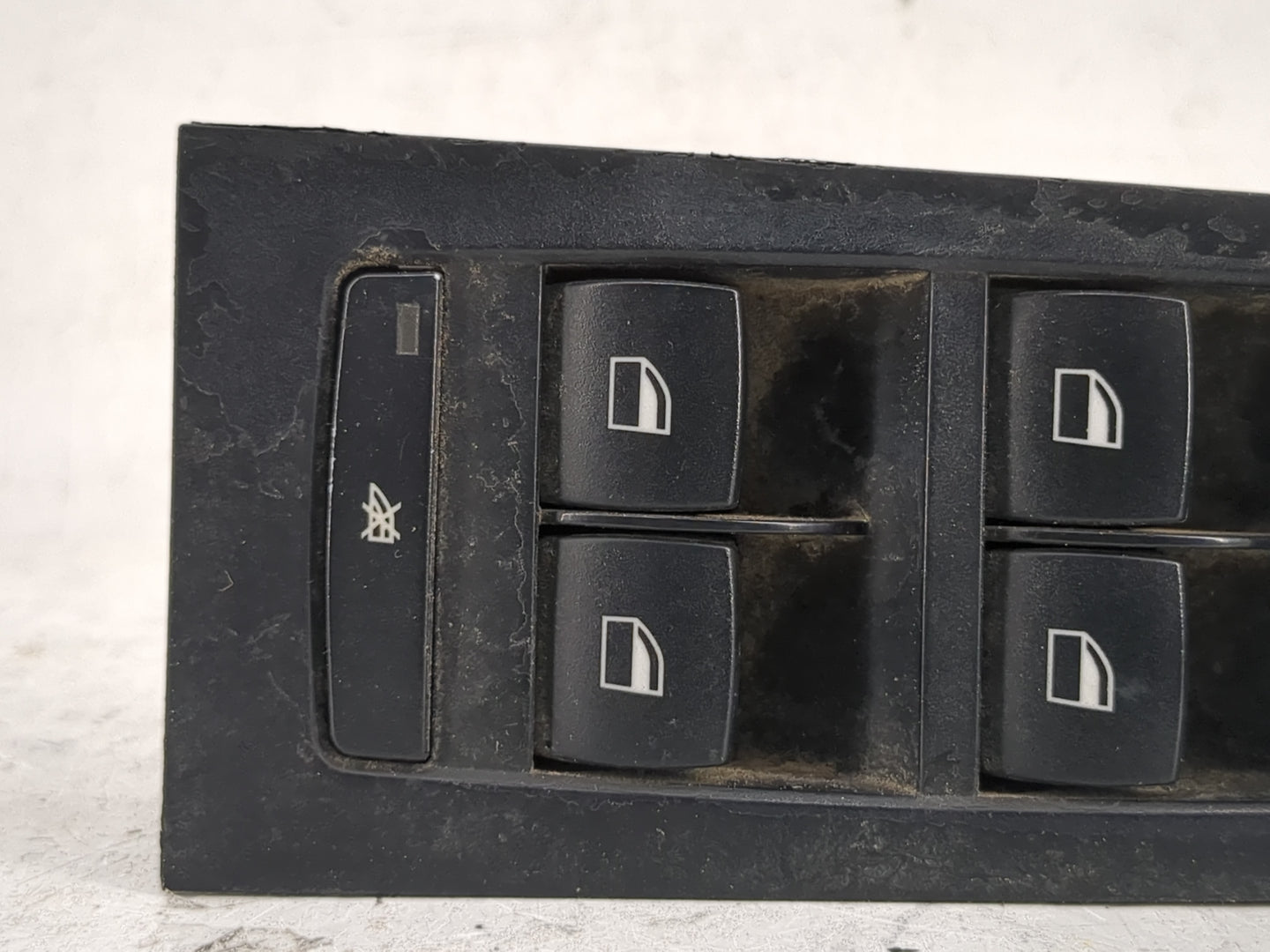 2000-2004 Nissan Xterra Master Power Window Switch Replacement Driver Side Left P/N:9132135-02 Fits OEM Used Auto Parts - Oe