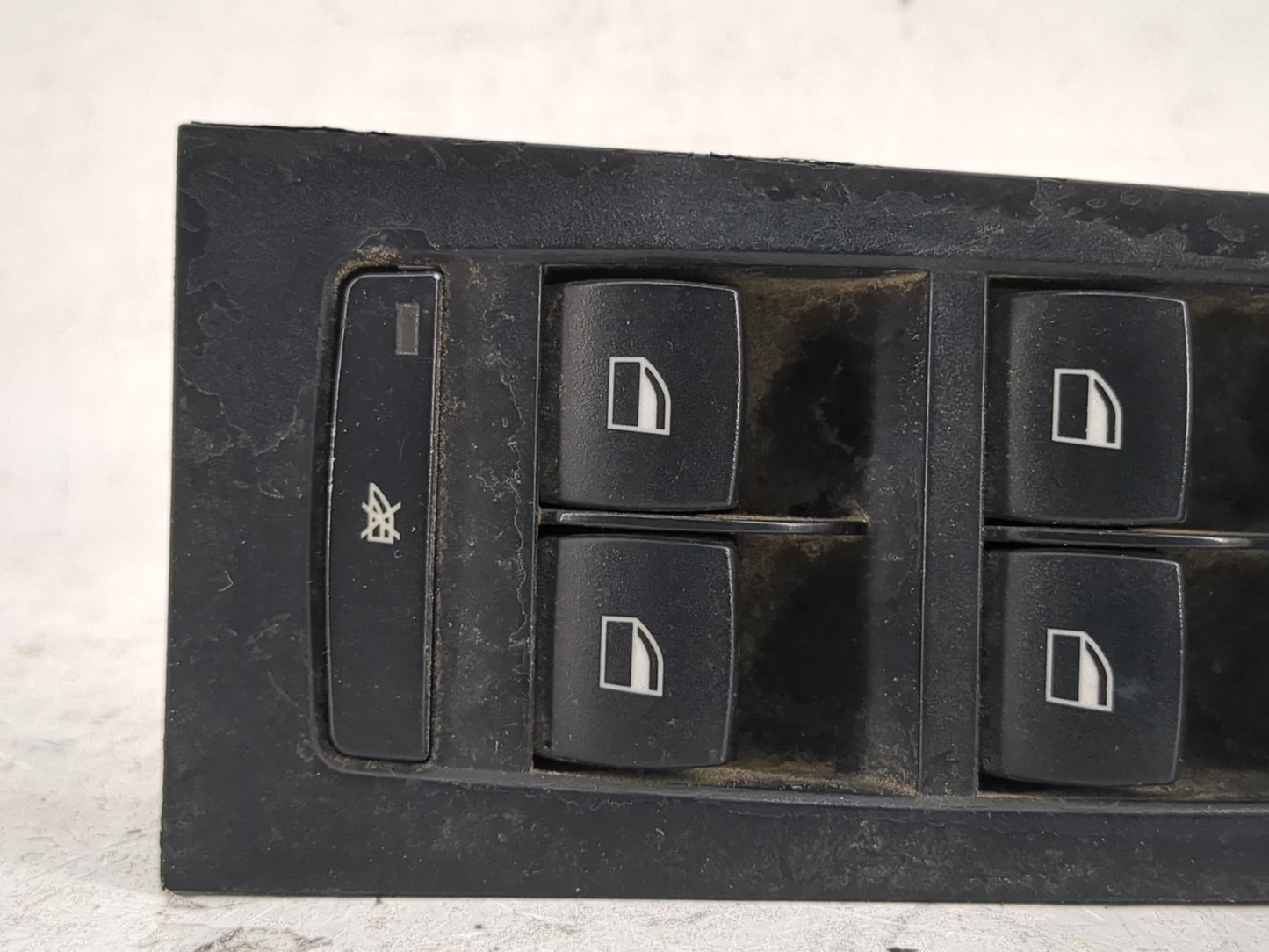 2000-2004 Nissan Xterra Master Power Window Switch Replacement Driver Side Left P/N:9132135-02 Fits OEM Used Auto Parts - Oe