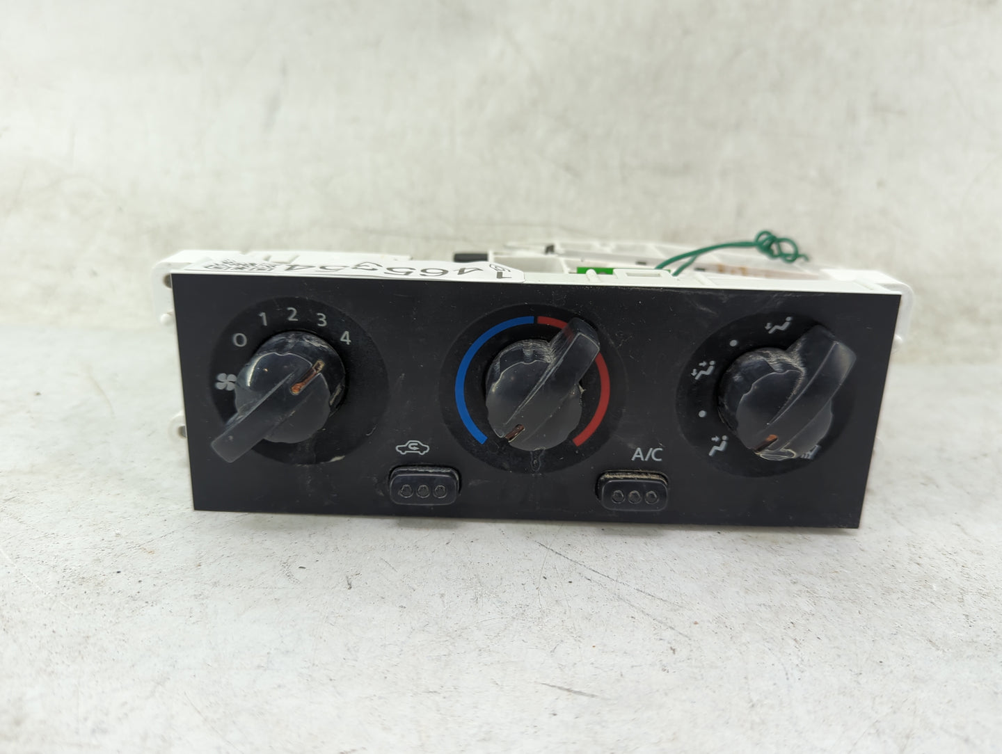 2001 Nissan Xterra Climate Control Module Temperature AC/Heater Replacement Fits OEM Used Auto Parts - Oemusedautoparts1.com