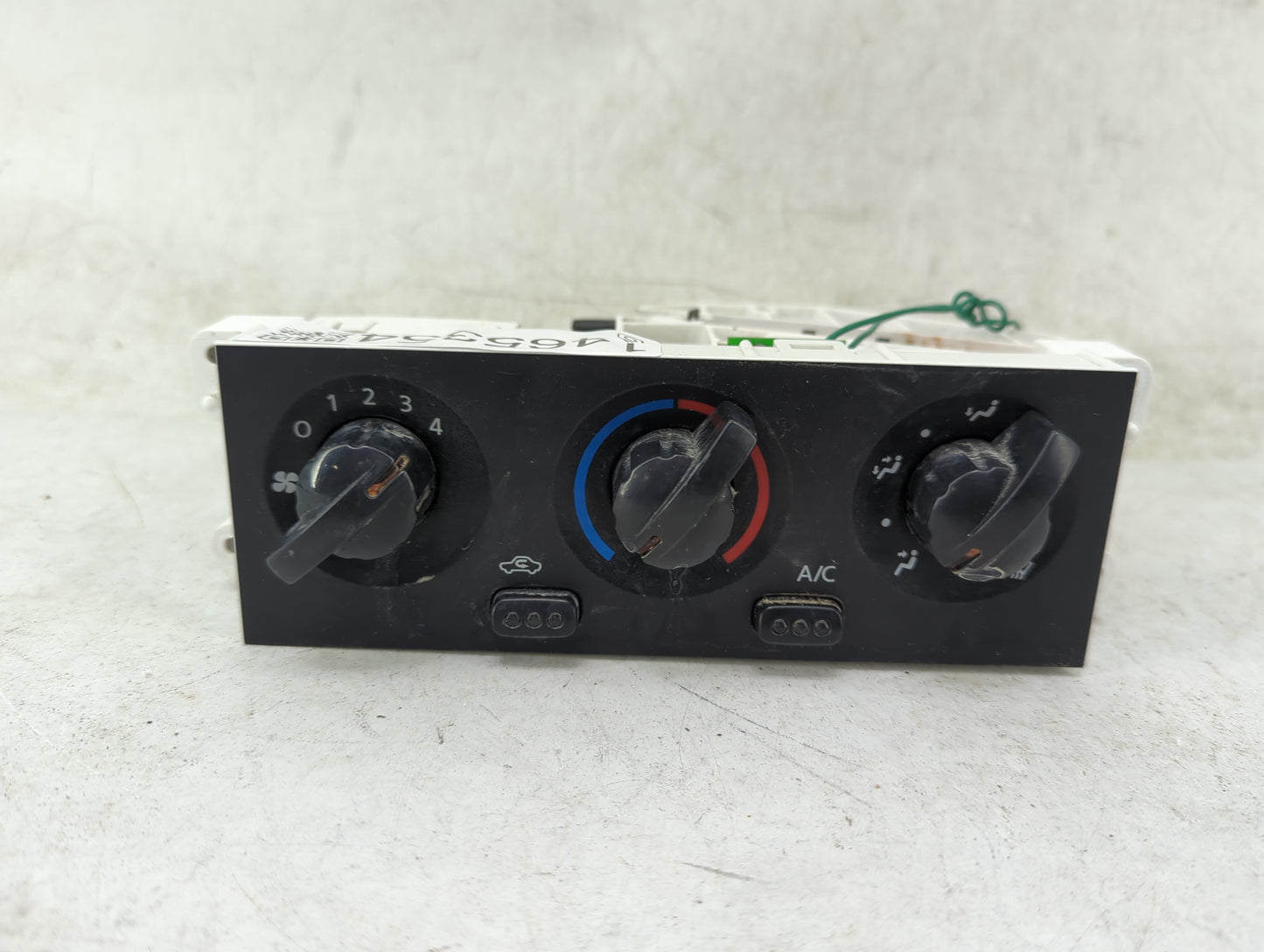 2001 Nissan Xterra Climate Control Module Temperature AC/Heater Replacement Fits OEM Used Auto Parts - Oemusedautoparts1.com