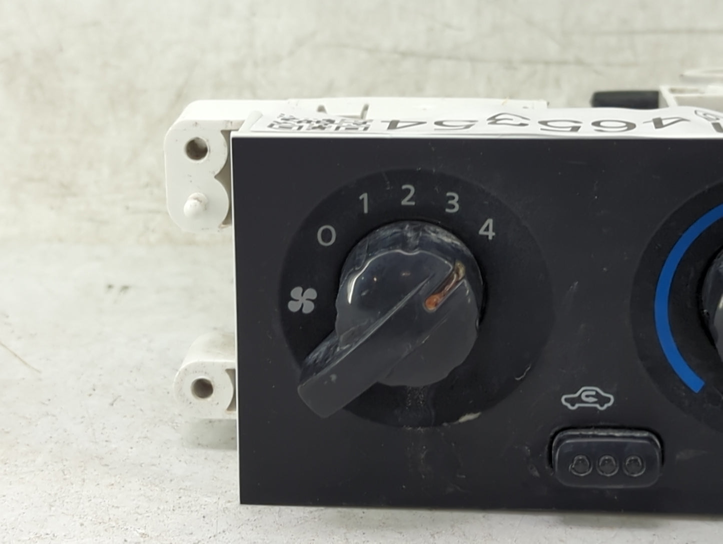 2001 Nissan Xterra Climate Control Module Temperature AC/Heater Replacement Fits OEM Used Auto Parts - Oemusedautoparts1.com