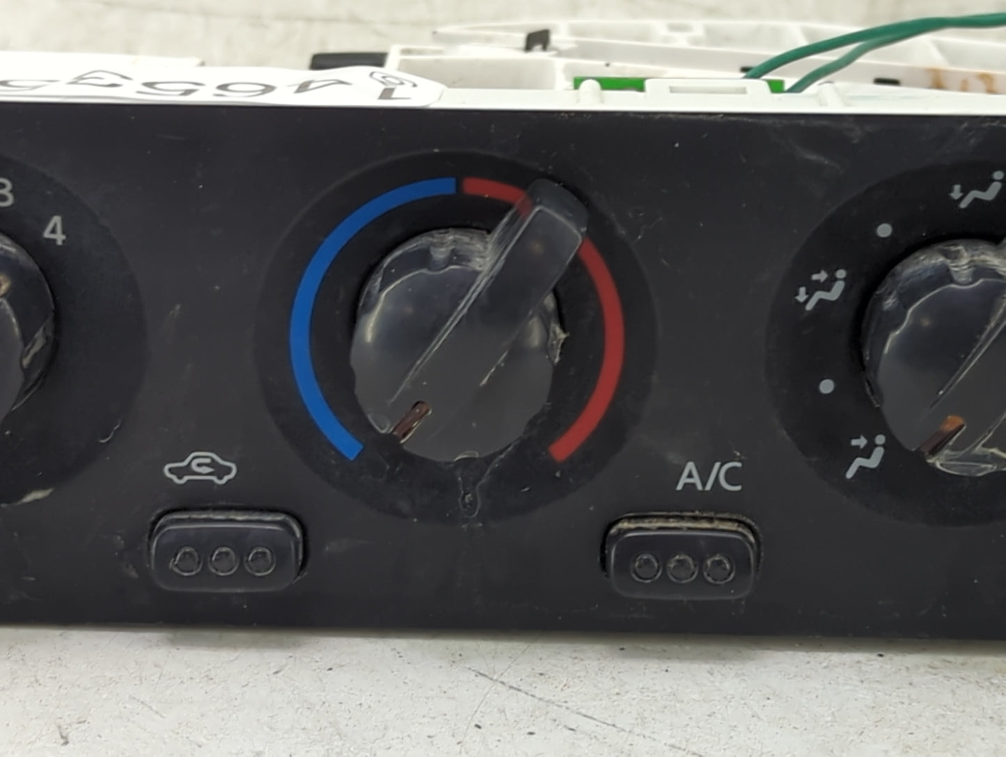 2001 Nissan Xterra Climate Control Module Temperature AC/Heater Replacement Fits OEM Used Auto Parts - Oemusedautoparts1.com