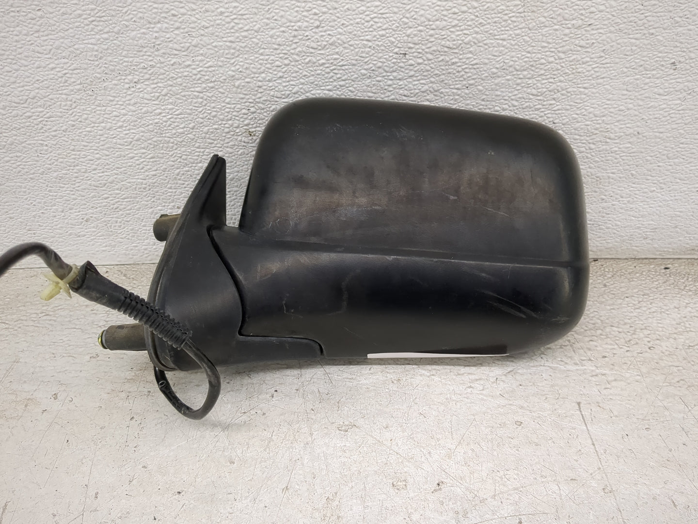 2000-2004 Nissan Xterra Driver Side View Mirror - Left Door Mirror OEM Used - Oemusedautoparts1.com