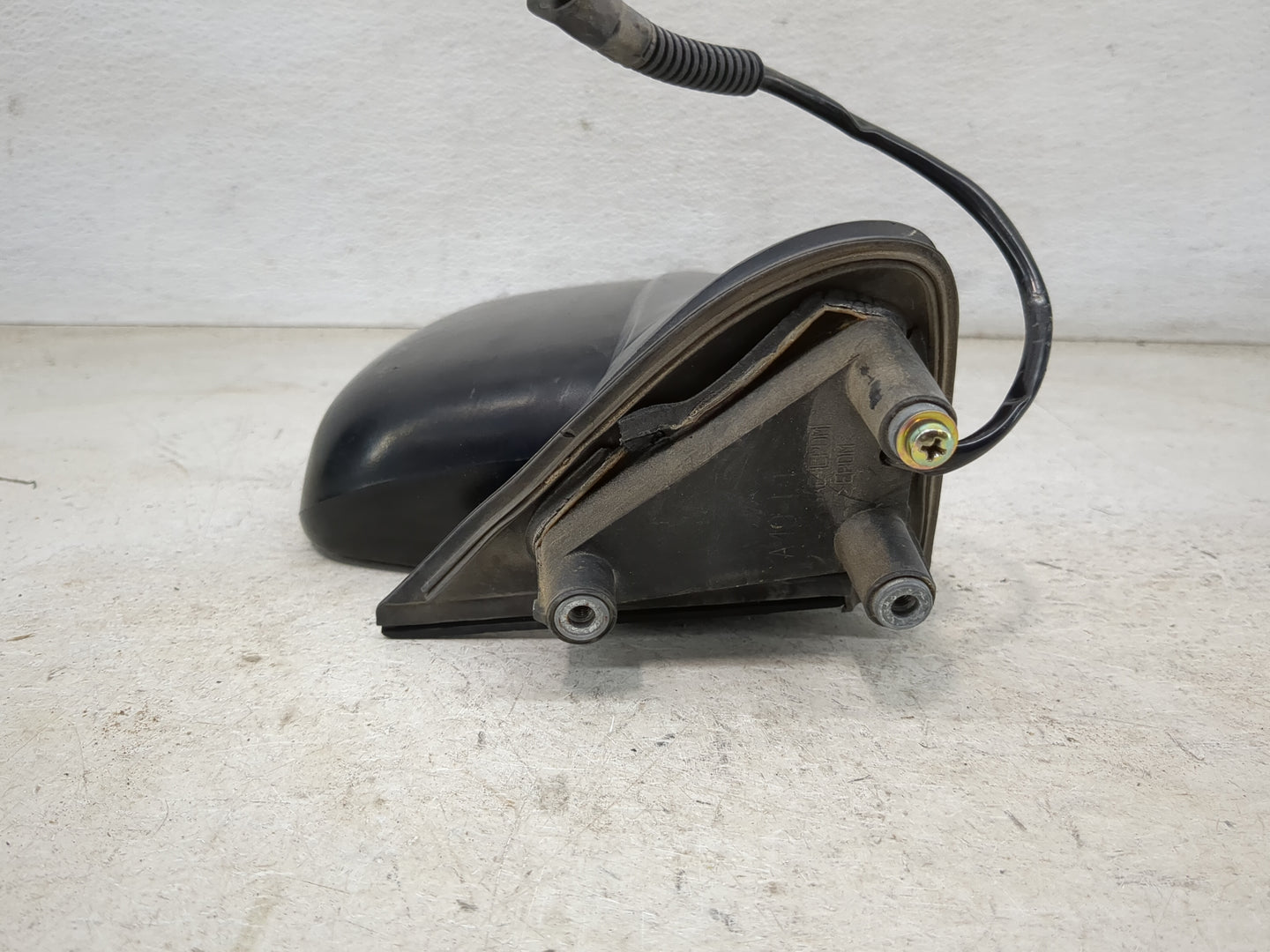 2000-2004 Nissan Xterra Driver Side View Mirror - Left Door Mirror OEM Used - Oemusedautoparts1.com