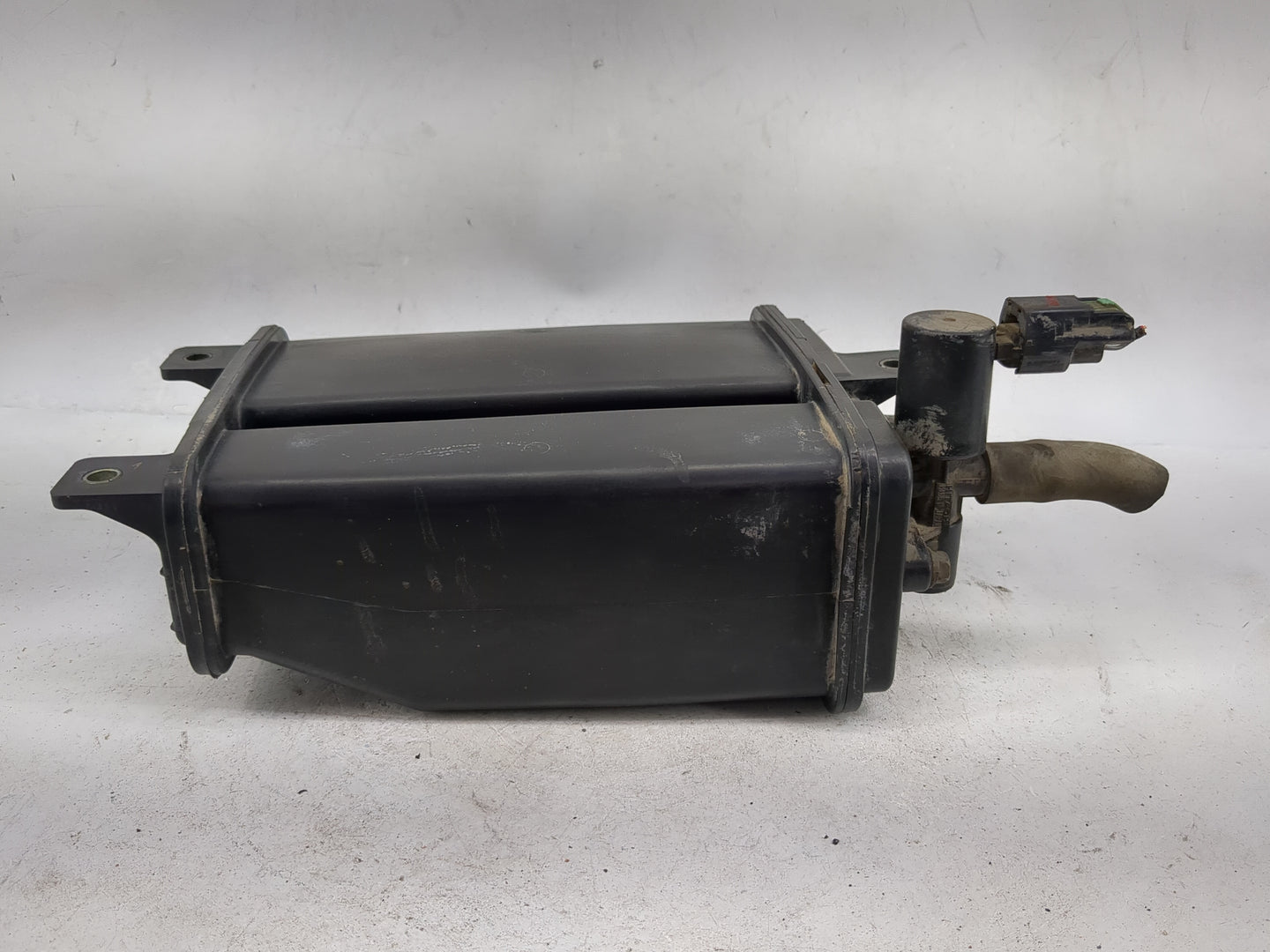 2001 Nissan Xterra Fuel Vapor Charcoal Canister - Oemusedautoparts1.com